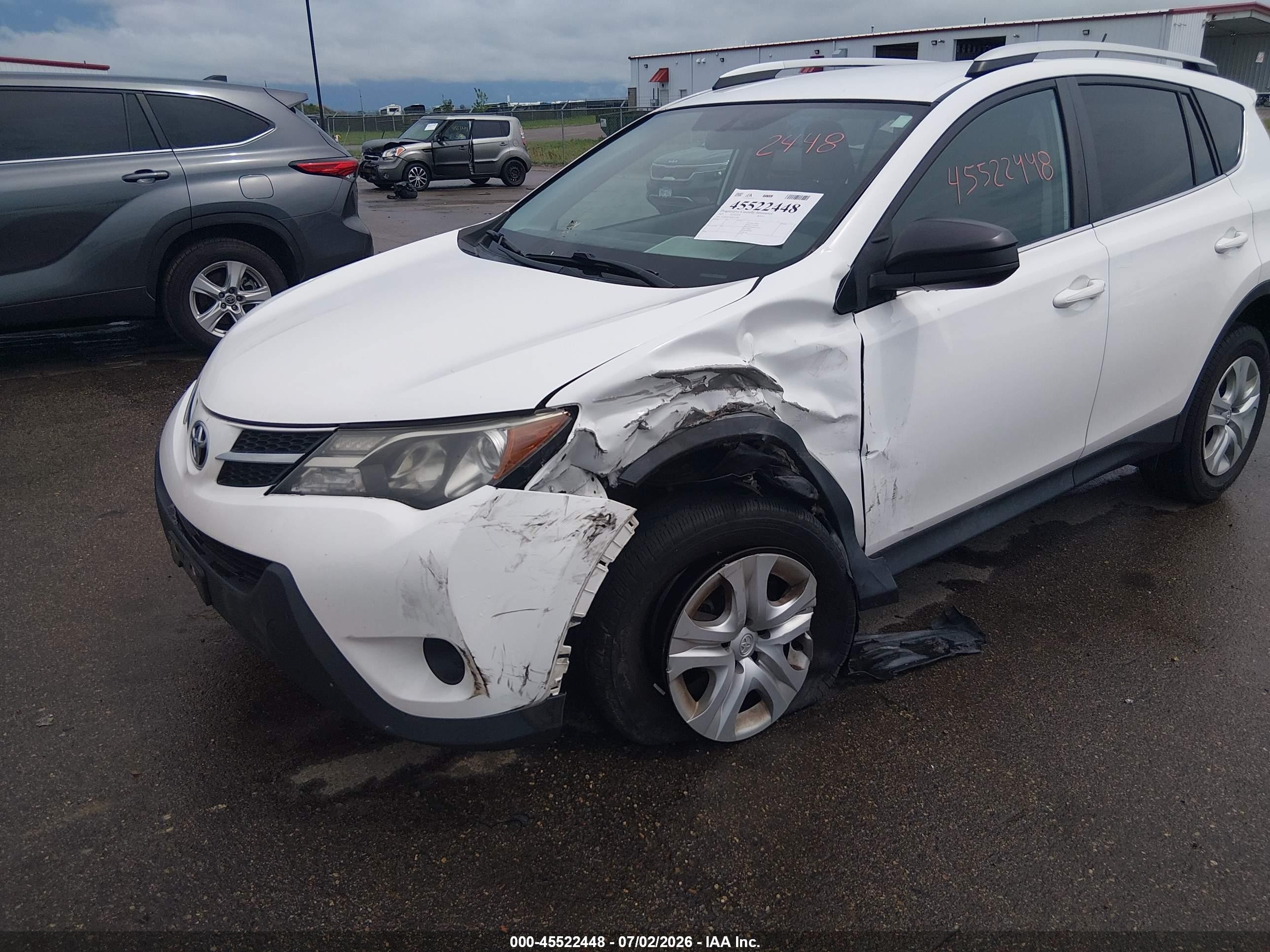 2015 Toyota Rav4 Le White vin: 2T3BFREV9FW322592