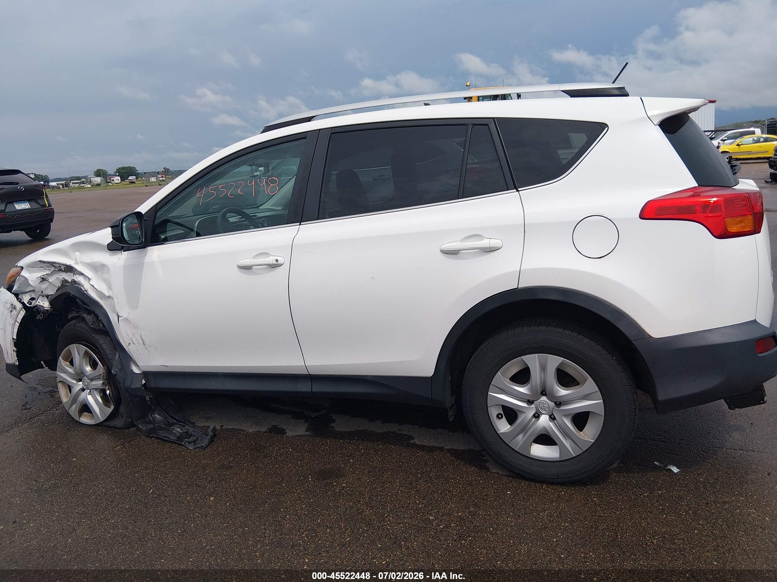 2015 Toyota Rav4 Le White vin: 2T3BFREV9FW322592