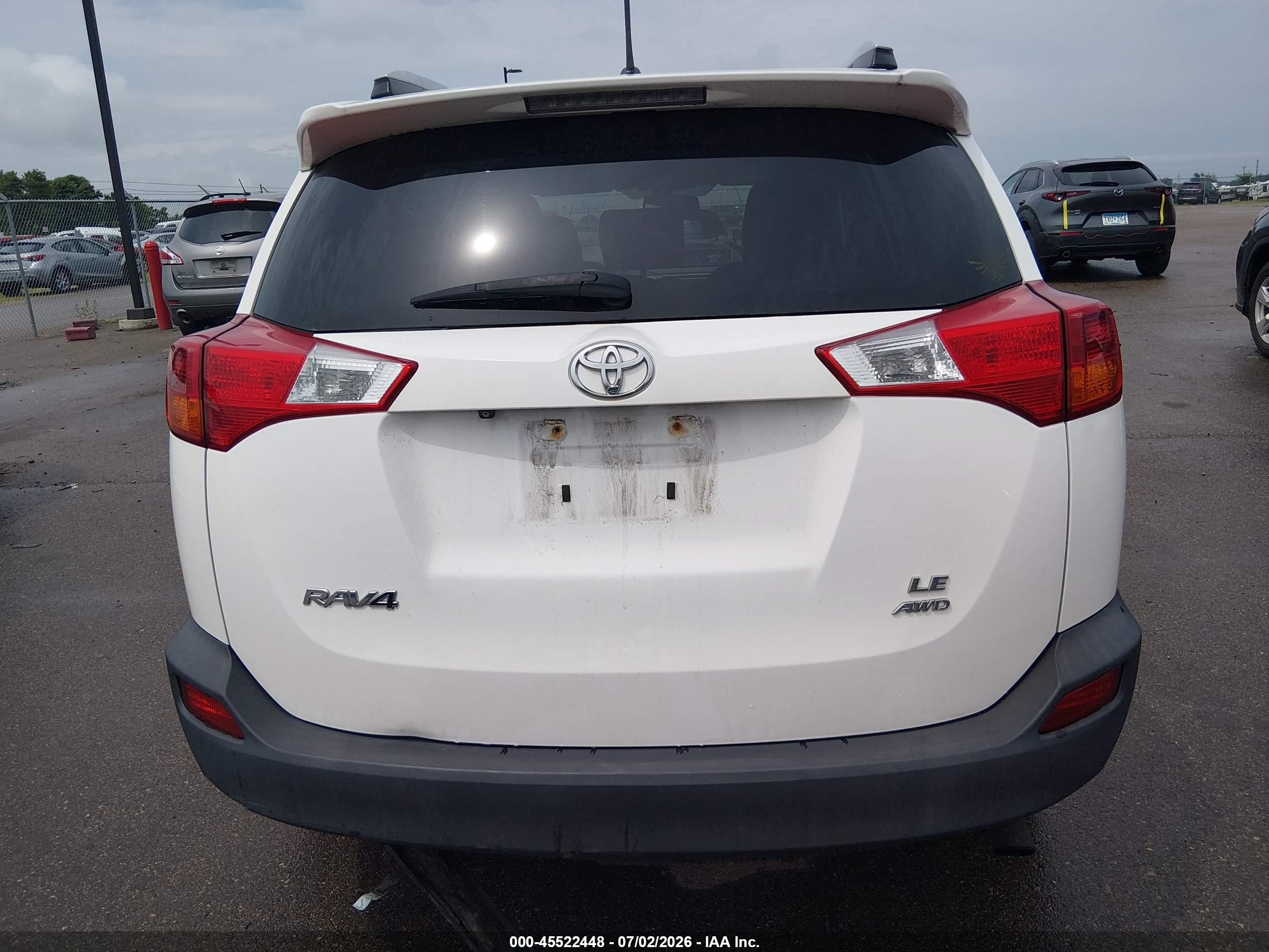 2015 Toyota Rav4 Le White vin: 2T3BFREV9FW322592