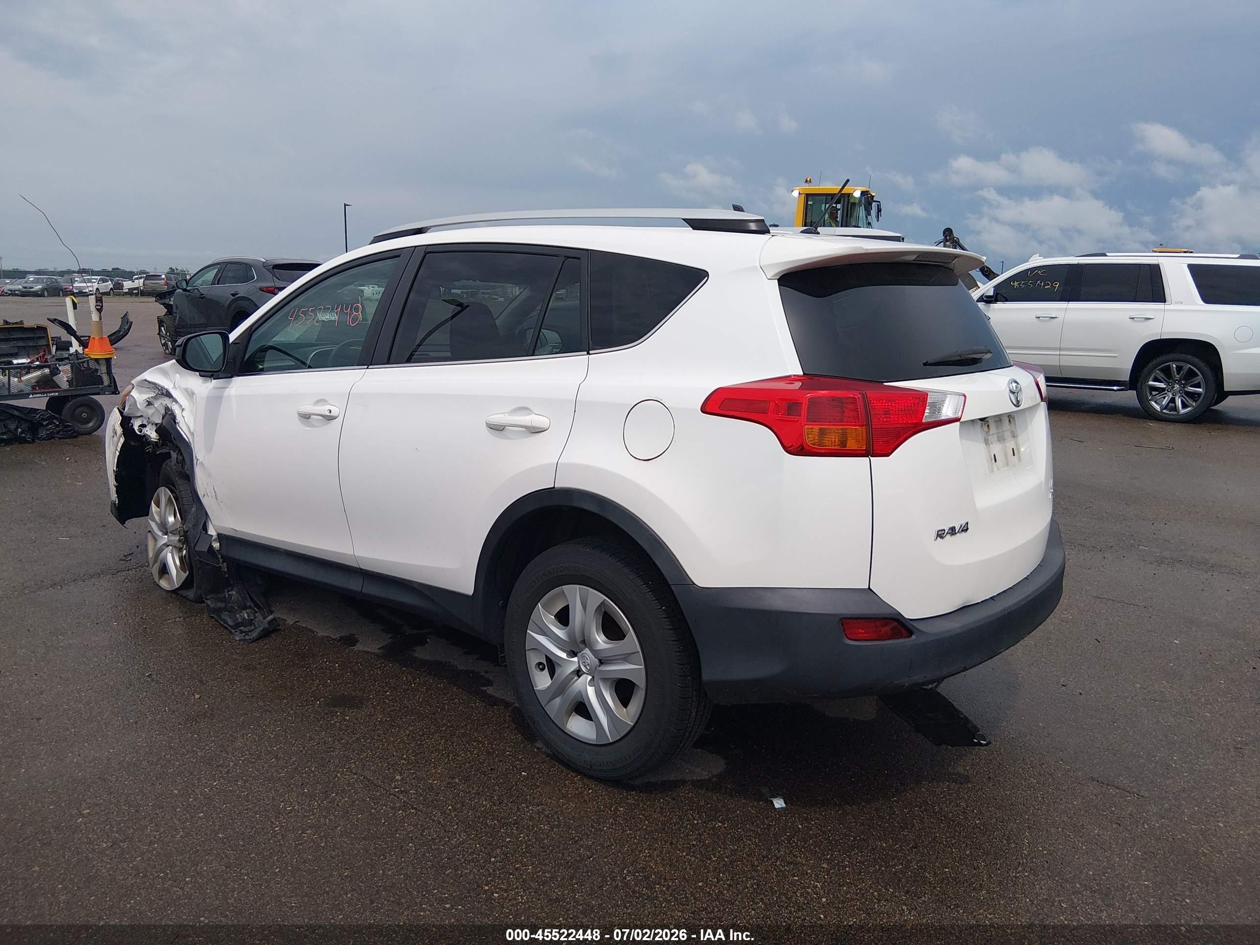 2015 Toyota Rav4 Le White vin: 2T3BFREV9FW322592