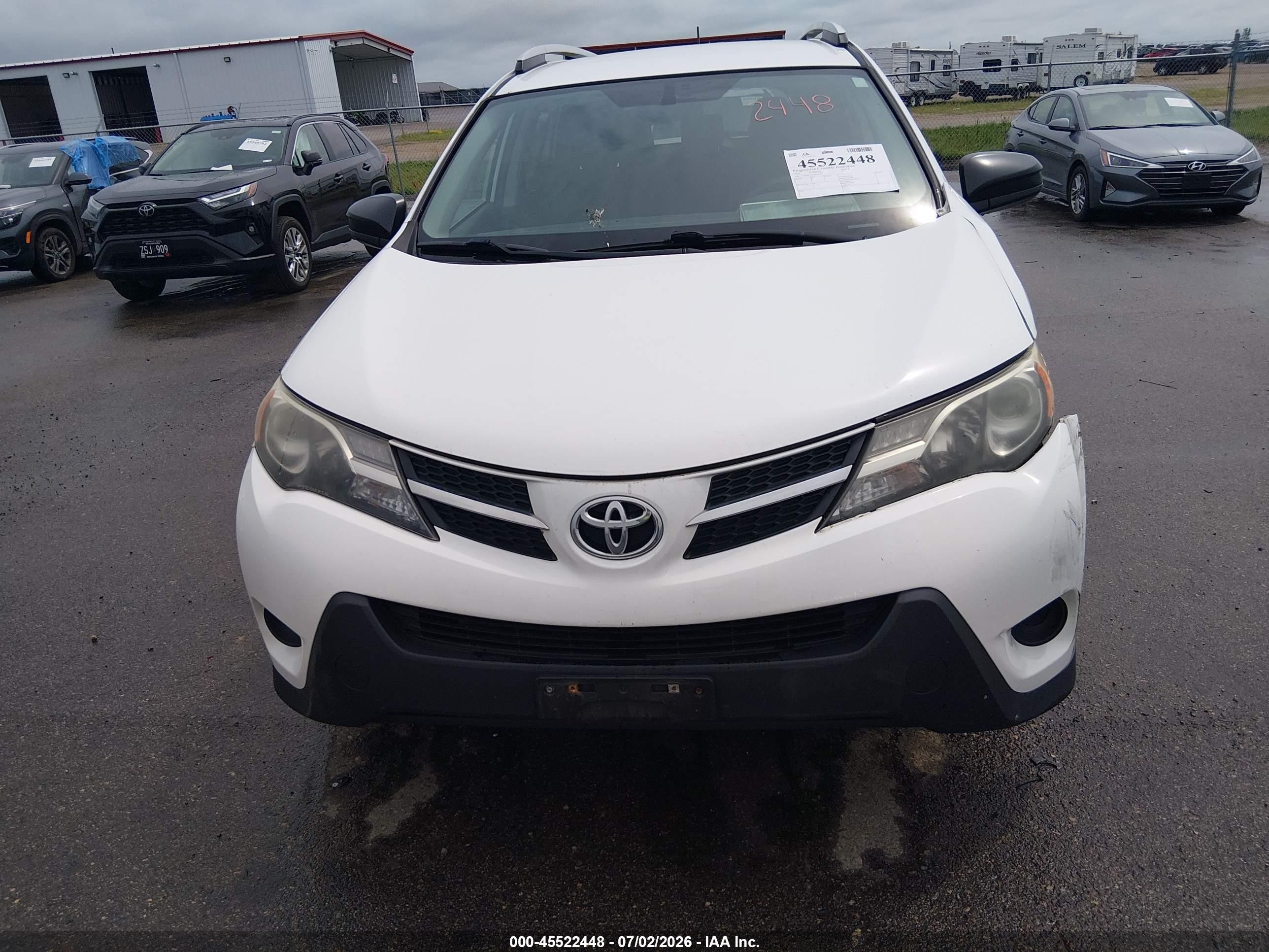 2015 Toyota Rav4 Le White vin: 2T3BFREV9FW322592