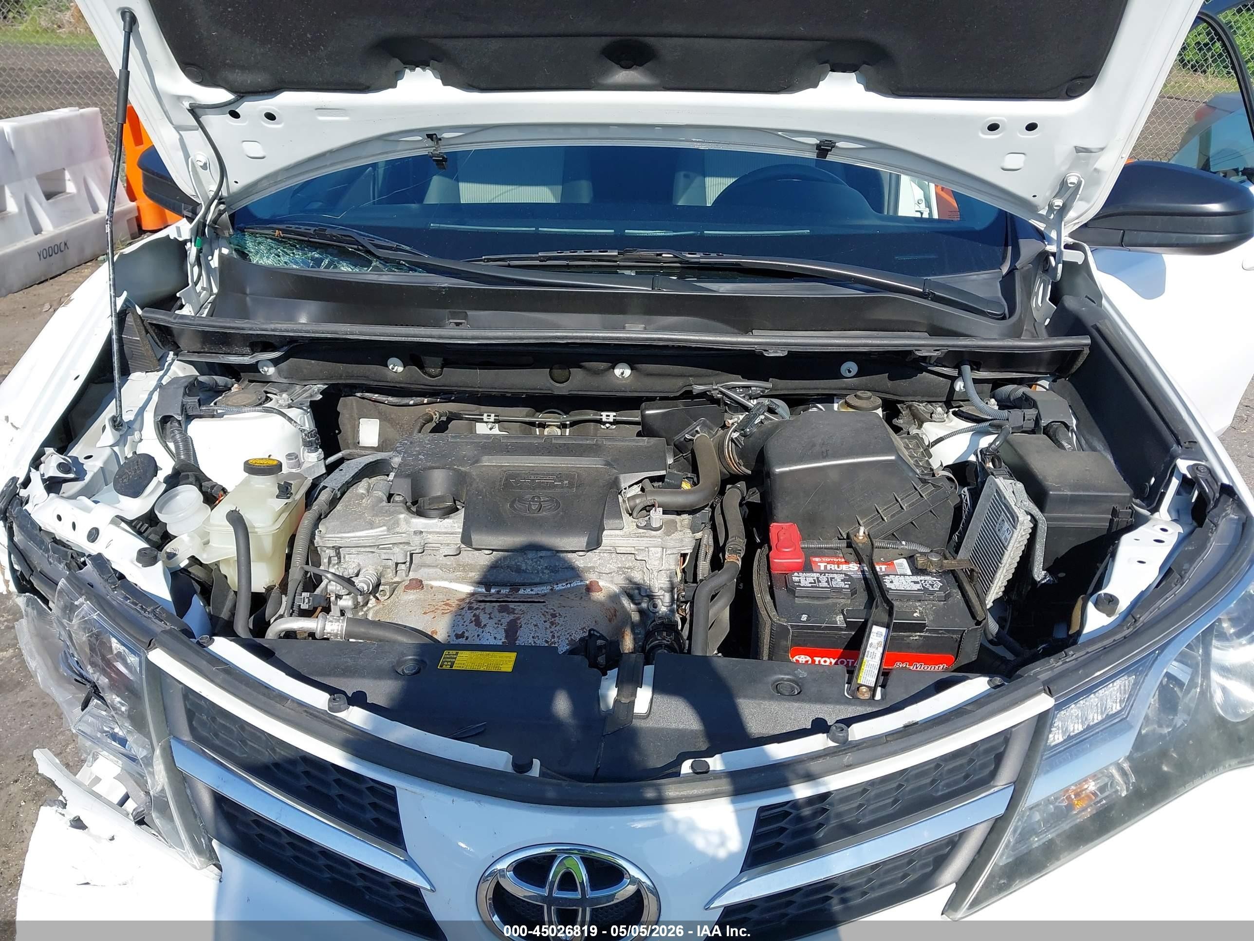 2015 Toyota Rav4 Le White vin: 2T3BFREV9FW351025