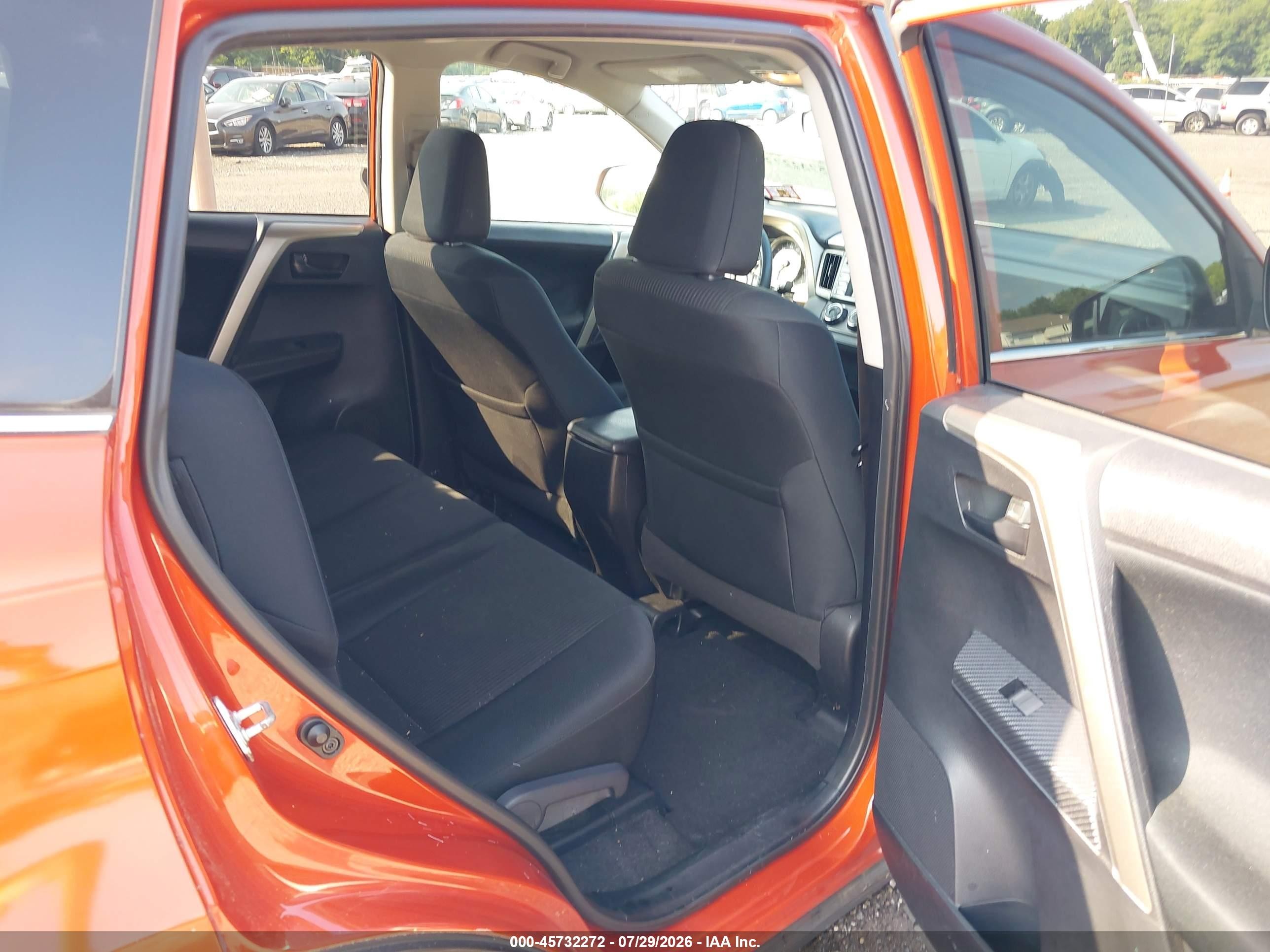 2015 Toyota Rav4 Le Orange vin: 2T3BFREV9FW351185