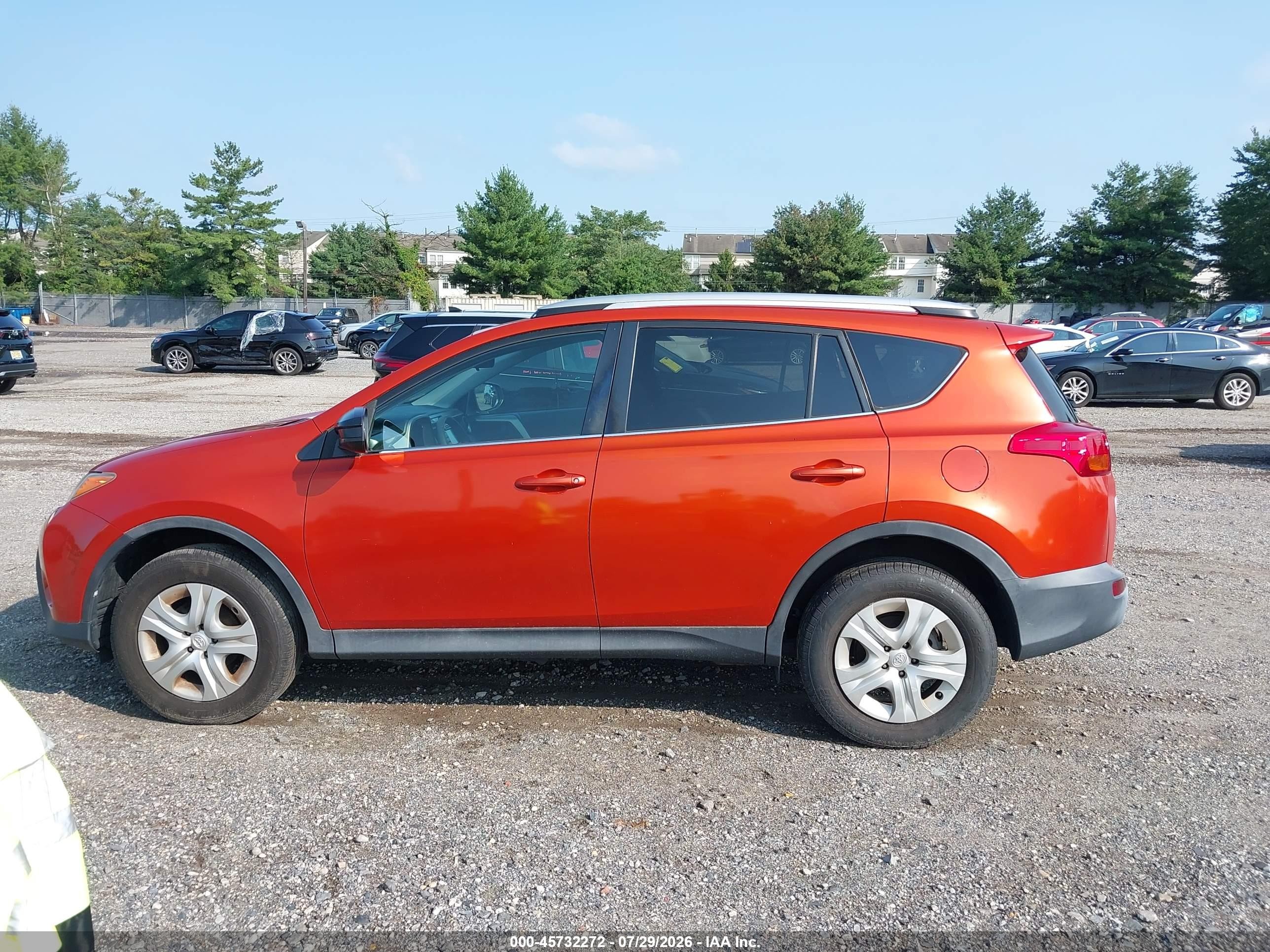 2015 Toyota Rav4 Le Orange vin: 2T3BFREV9FW351185
