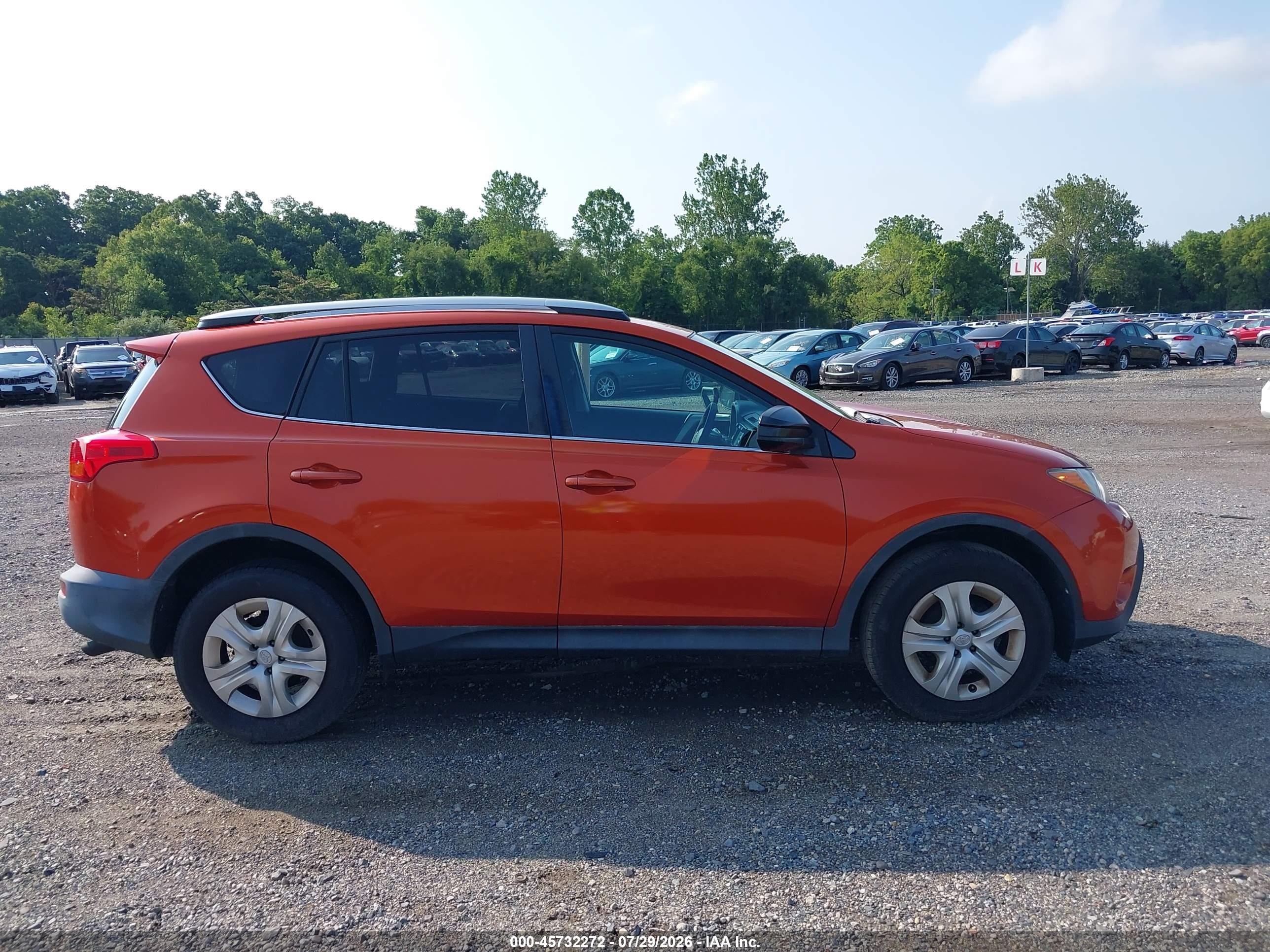 2015 Toyota Rav4 Le Orange vin: 2T3BFREV9FW351185