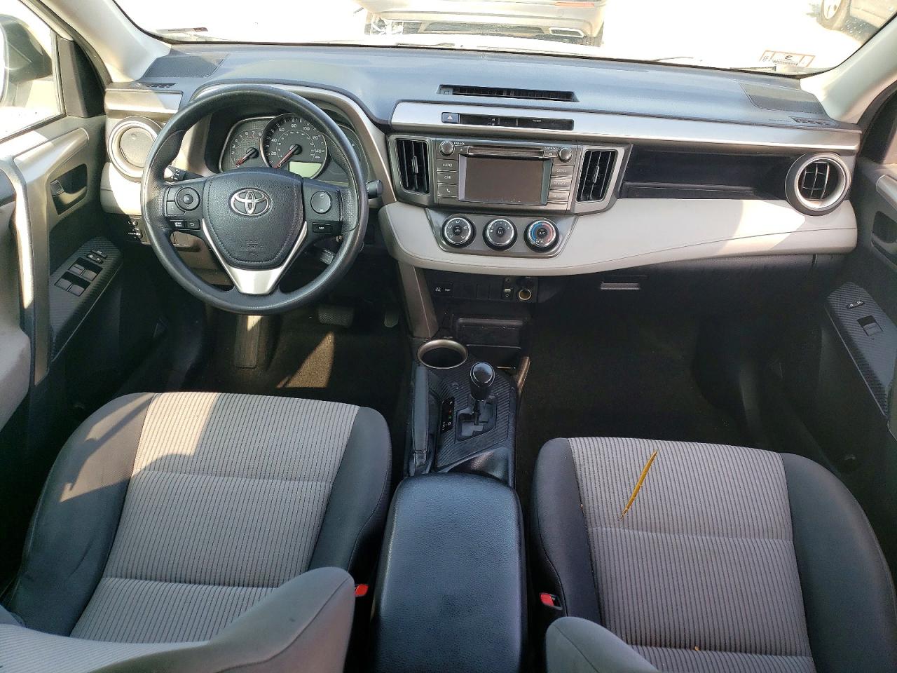 2015 Toyota Rav4 Le White vin: 2T3BFREV9FW354992