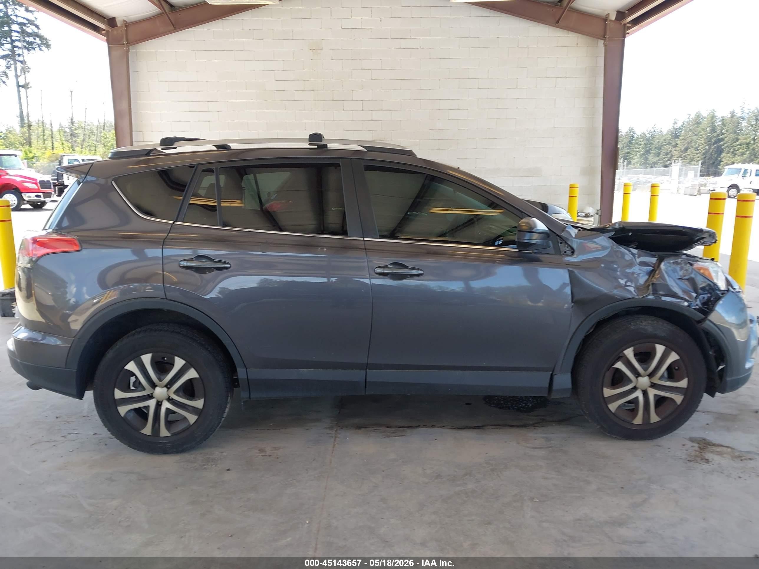 2016 Toyota Rav4 Le Gray vin: 2T3BFREV9GW495076