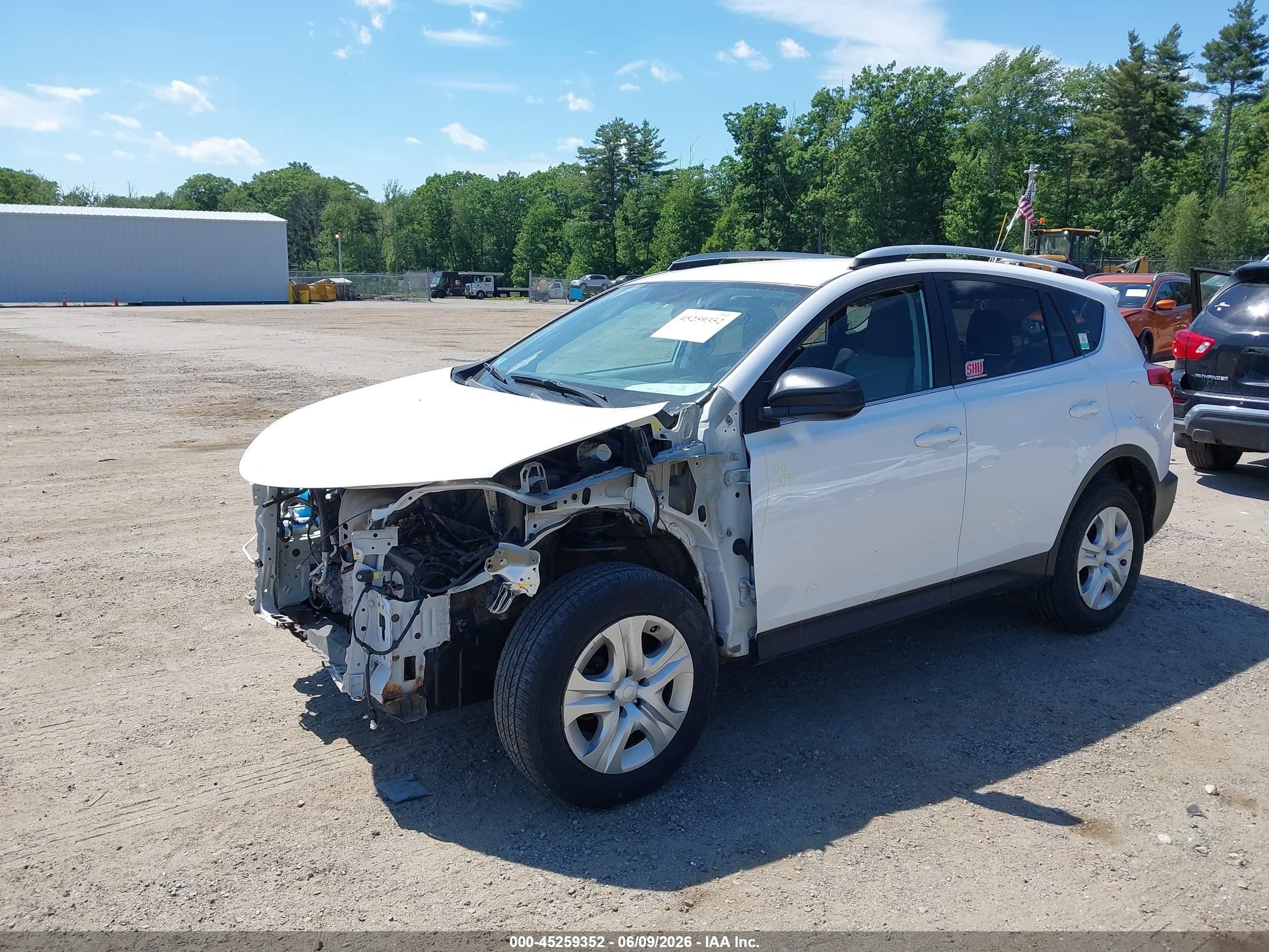 2013 Toyota Rav4 Le White vin: 2T3BFREVXDW087133