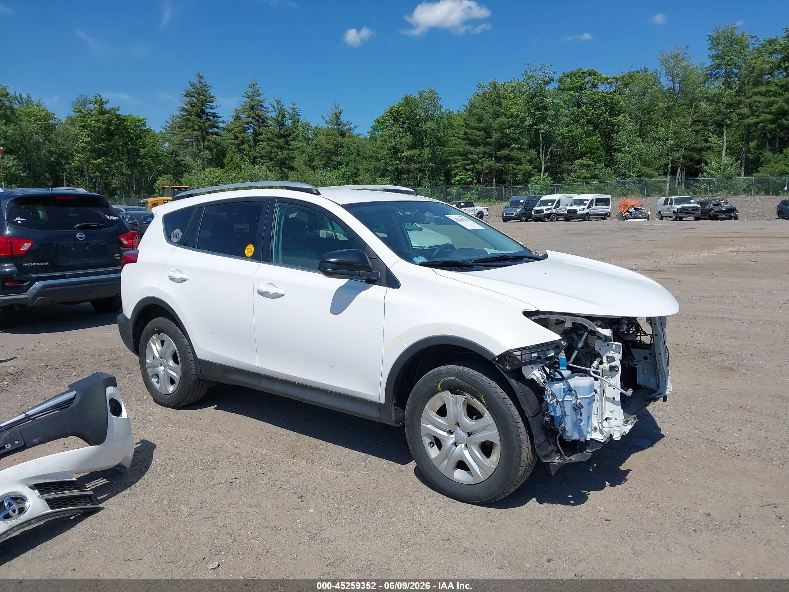 2013 Toyota Rav4 Le White vin: 2T3BFREVXDW087133