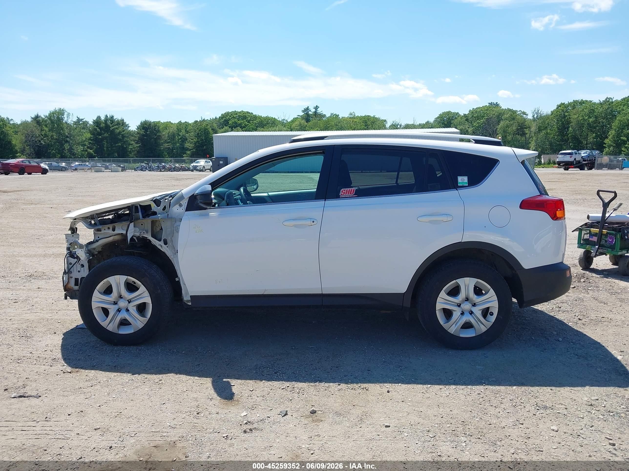2013 Toyota Rav4 Le White vin: 2T3BFREVXDW087133