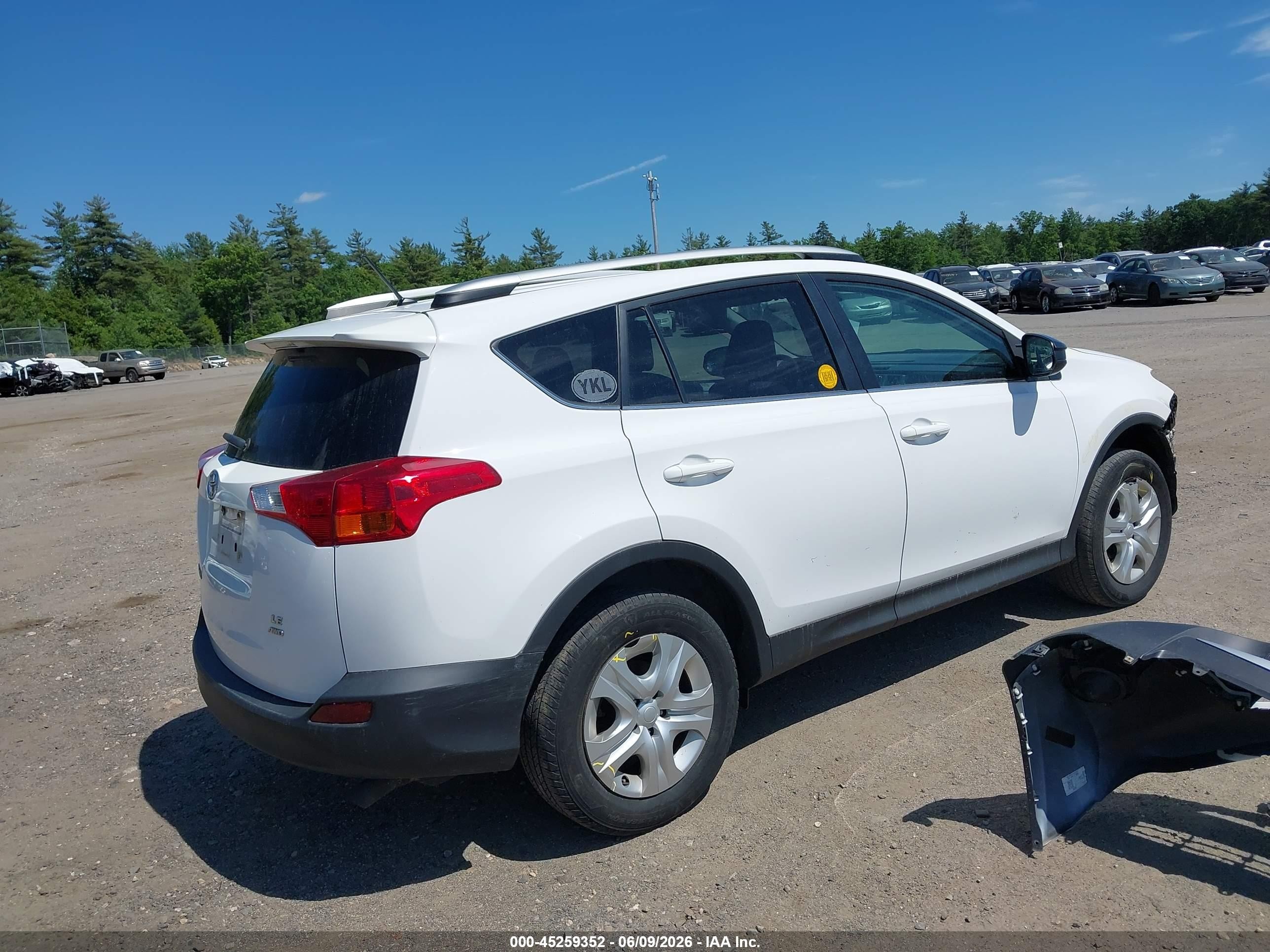 2013 Toyota Rav4 Le White vin: 2T3BFREVXDW087133