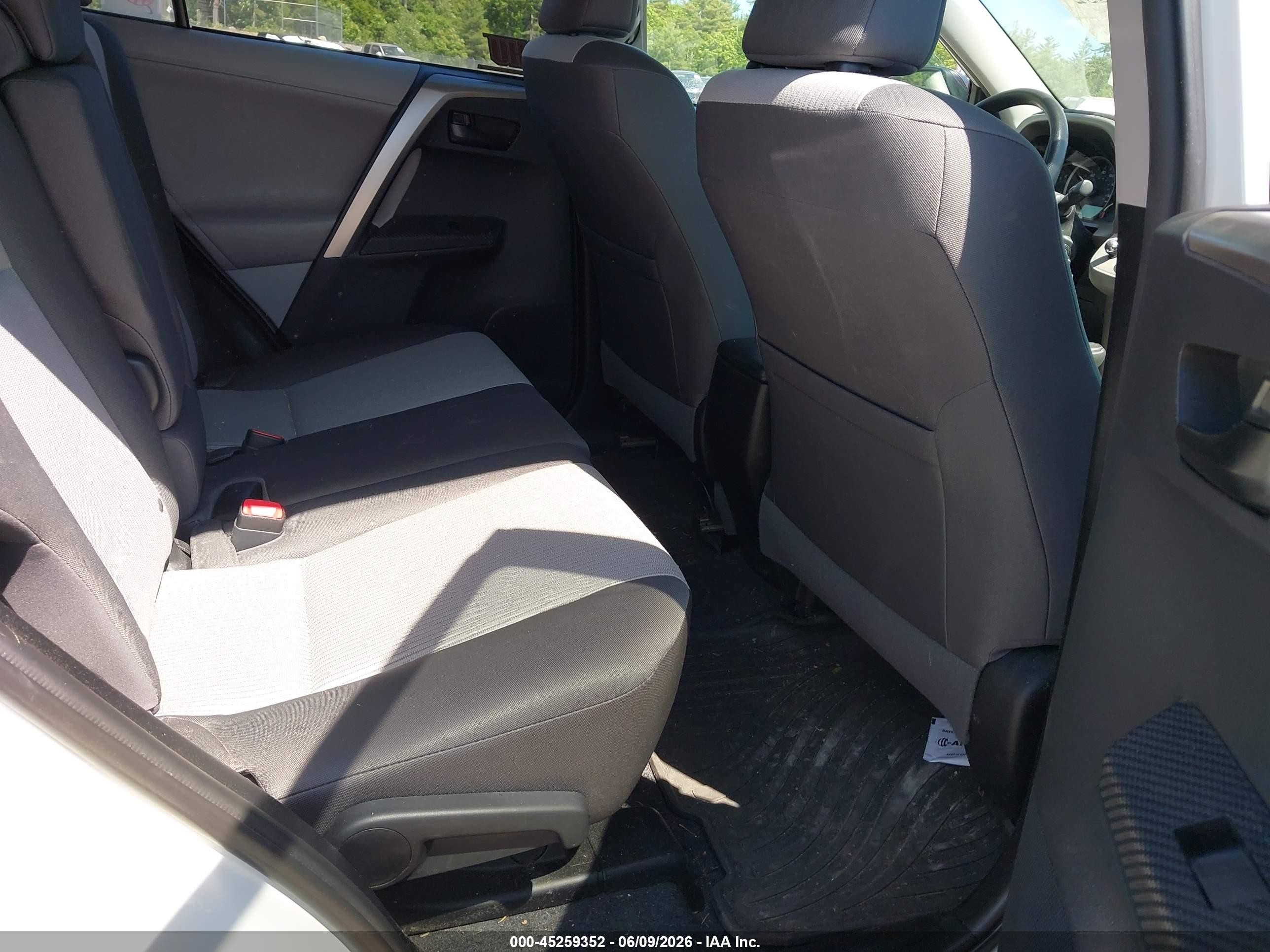 2013 Toyota Rav4 Le White vin: 2T3BFREVXDW087133
