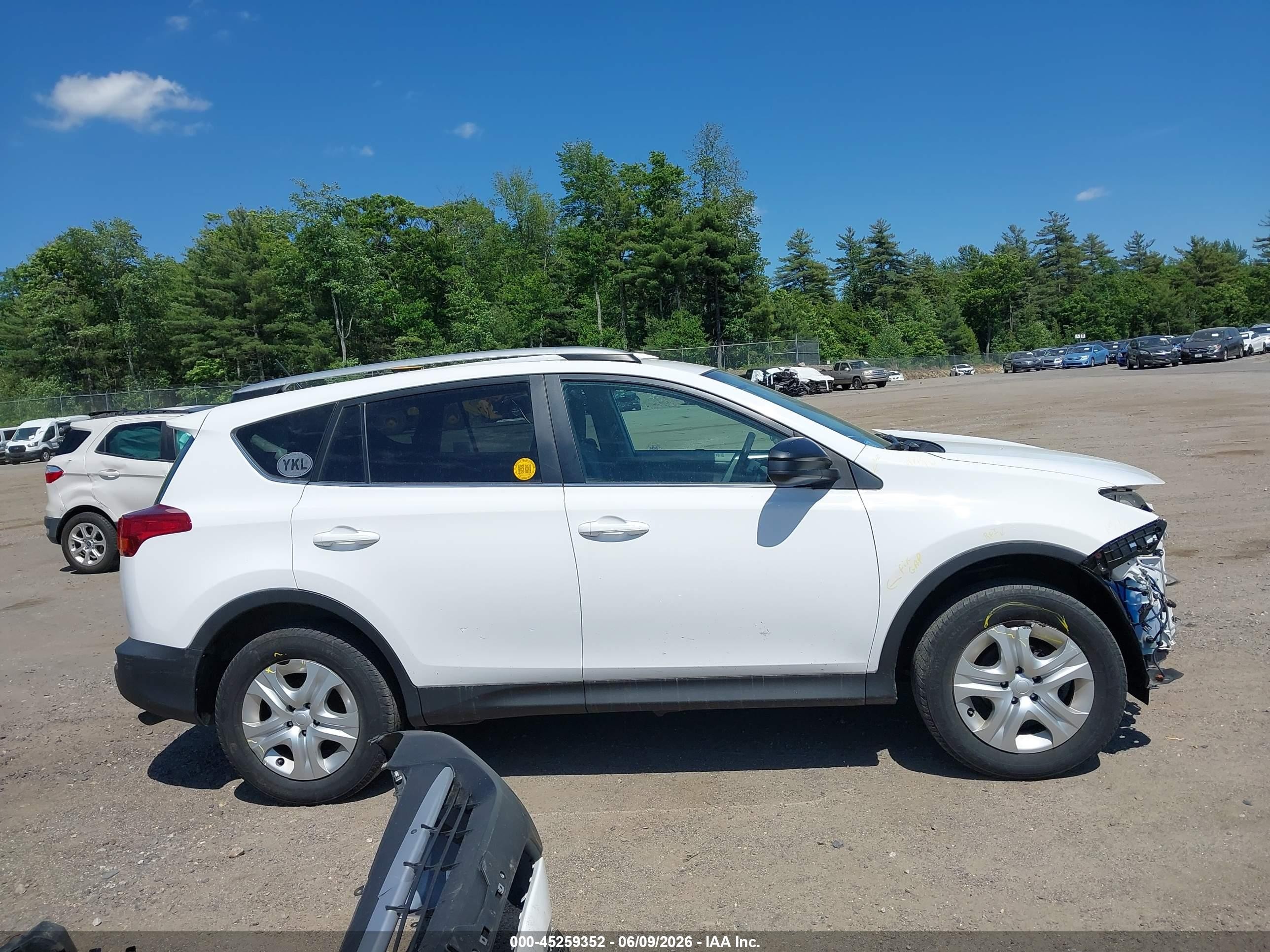 2013 Toyota Rav4 Le White vin: 2T3BFREVXDW087133