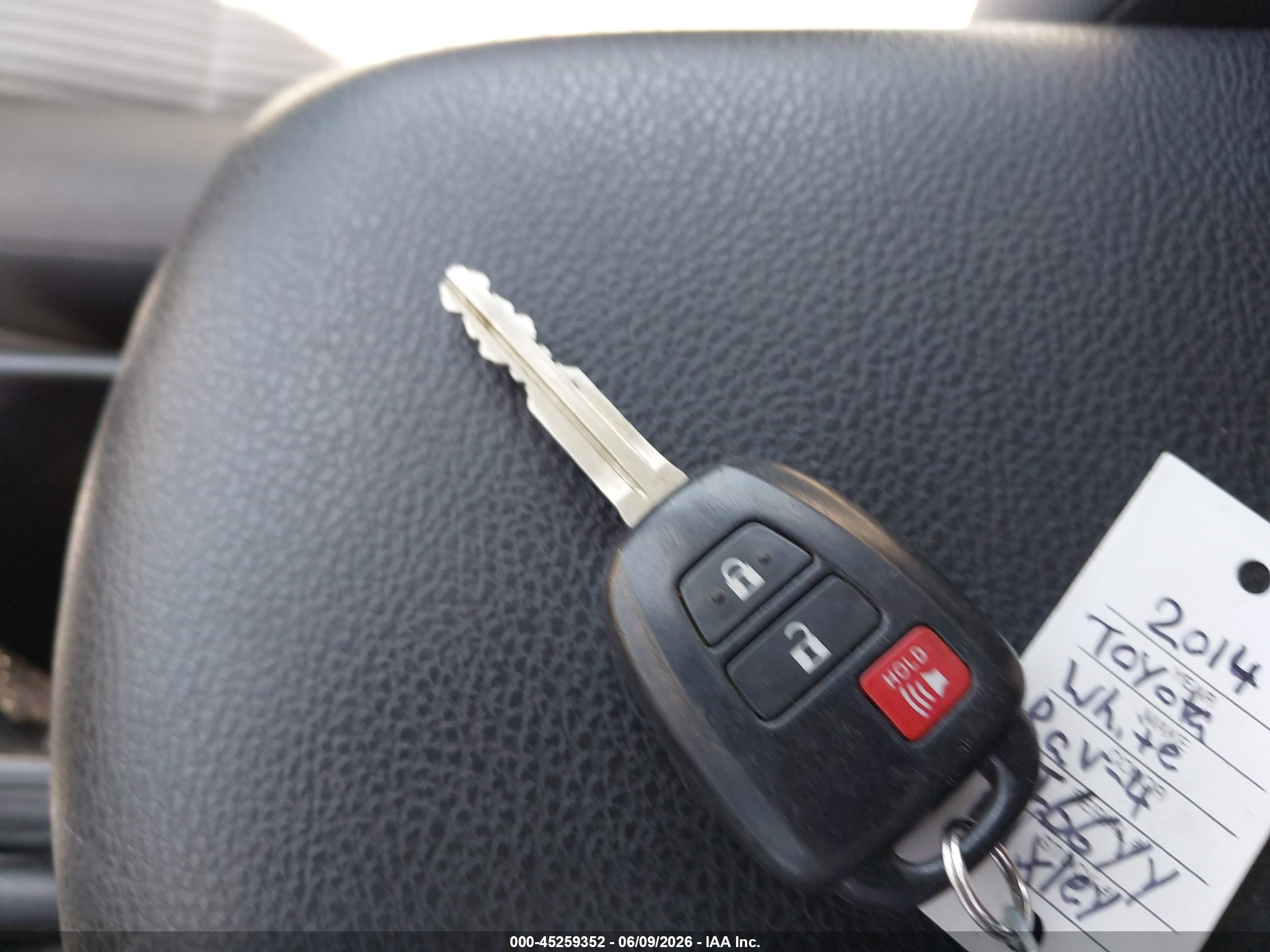 2013 Toyota Rav4 Le White vin: 2T3BFREVXDW087133
