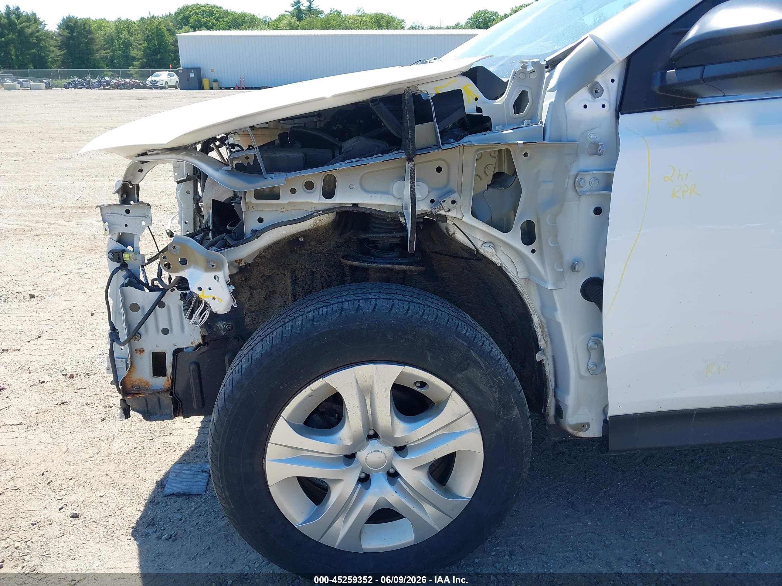 2013 Toyota Rav4 Le White vin: 2T3BFREVXDW087133