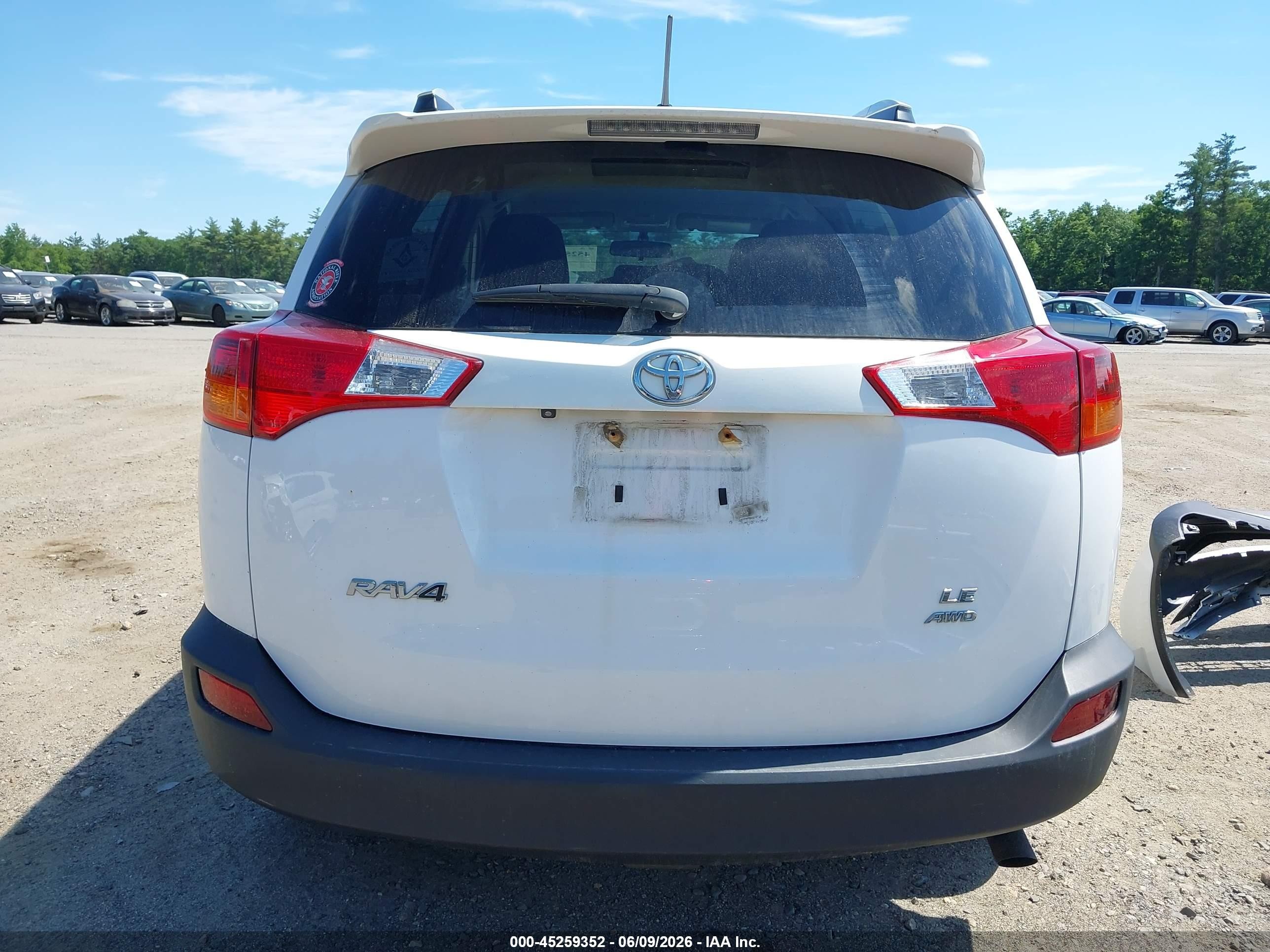 2013 Toyota Rav4 Le White vin: 2T3BFREVXDW087133