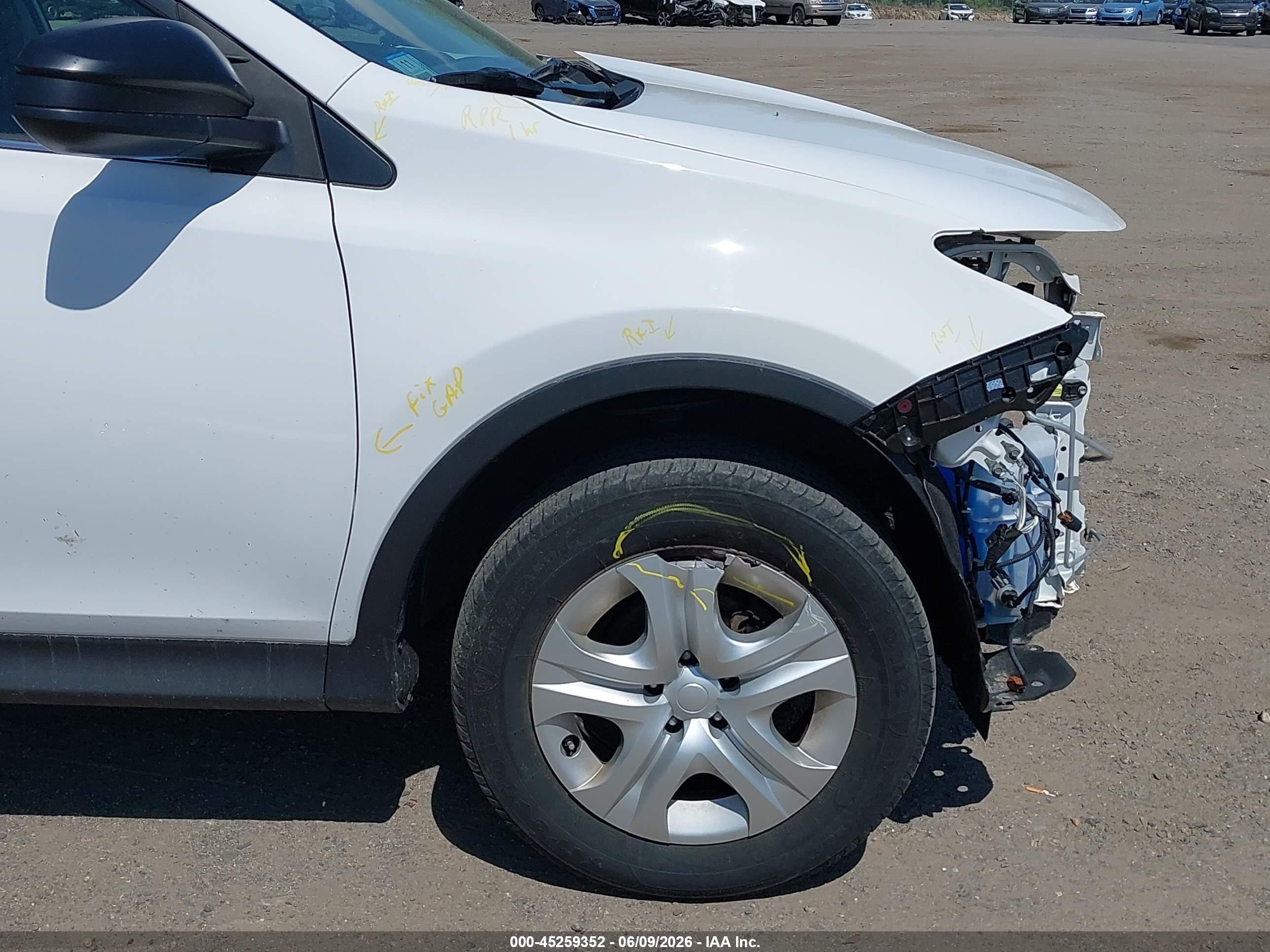 2013 Toyota Rav4 Le White vin: 2T3BFREVXDW087133