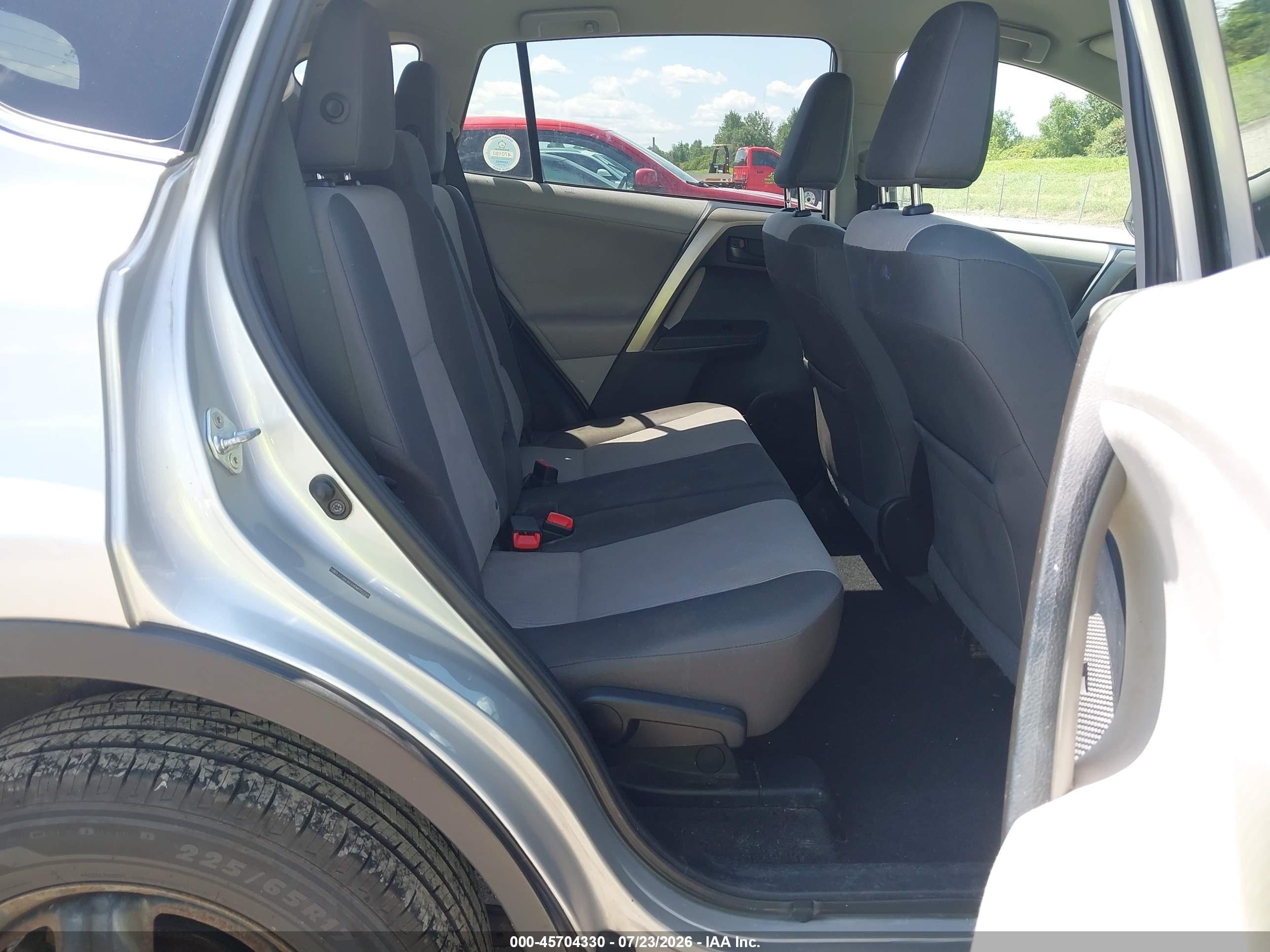 2013 Toyota Rav4 Le Silver vin: 2T3BFREVXDW092249