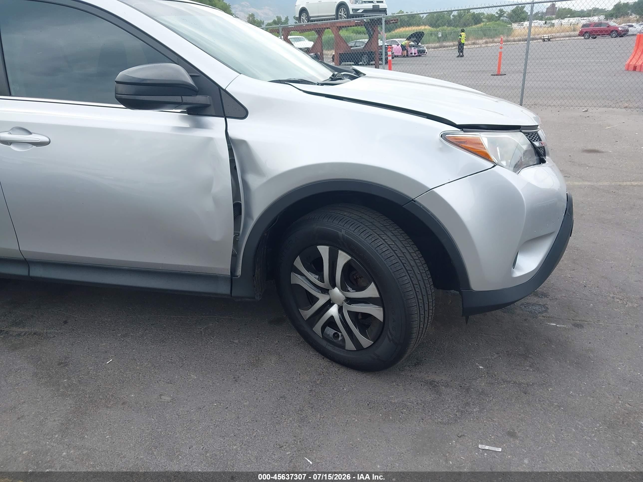 2014 Toyota Rav4 Le Silver vin: 2T3BFREVXEW146909