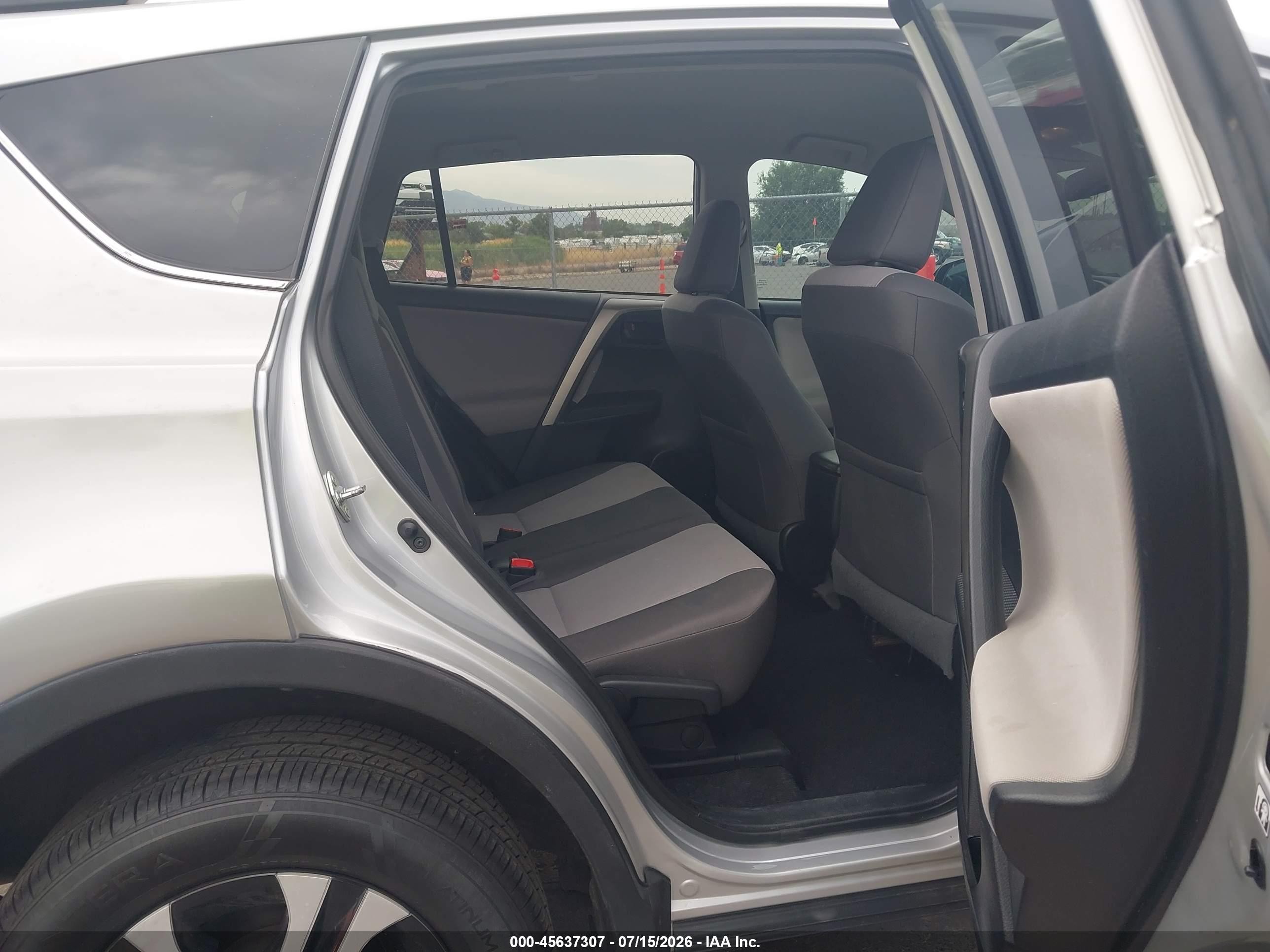2014 Toyota Rav4 Le Silver vin: 2T3BFREVXEW146909