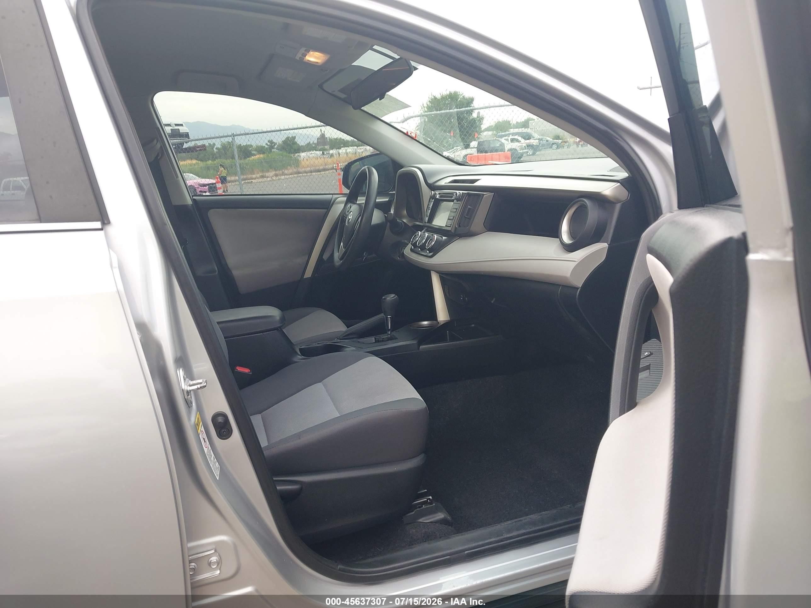 2014 Toyota Rav4 Le Silver vin: 2T3BFREVXEW146909