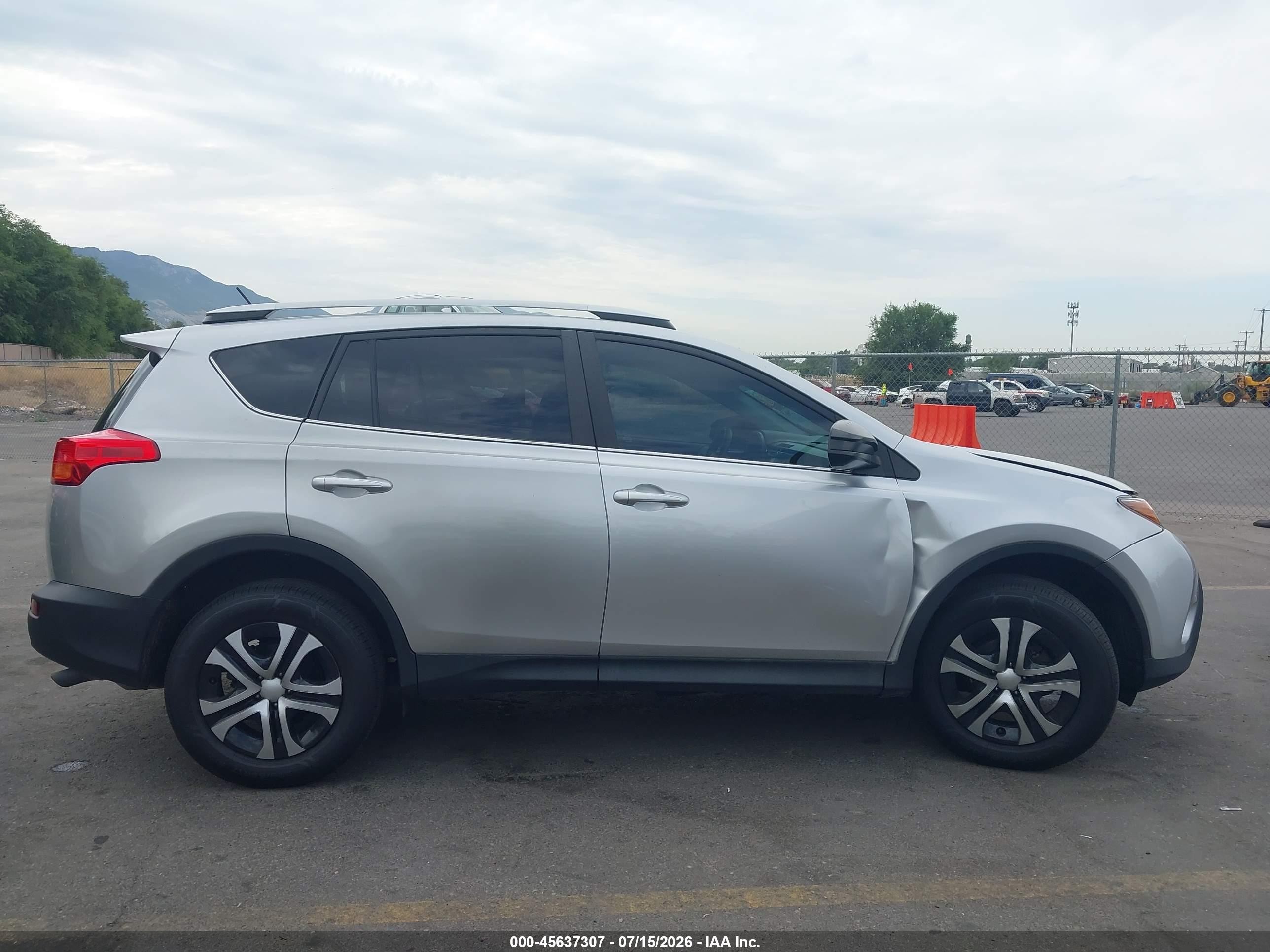 2014 Toyota Rav4 Le Silver vin: 2T3BFREVXEW146909