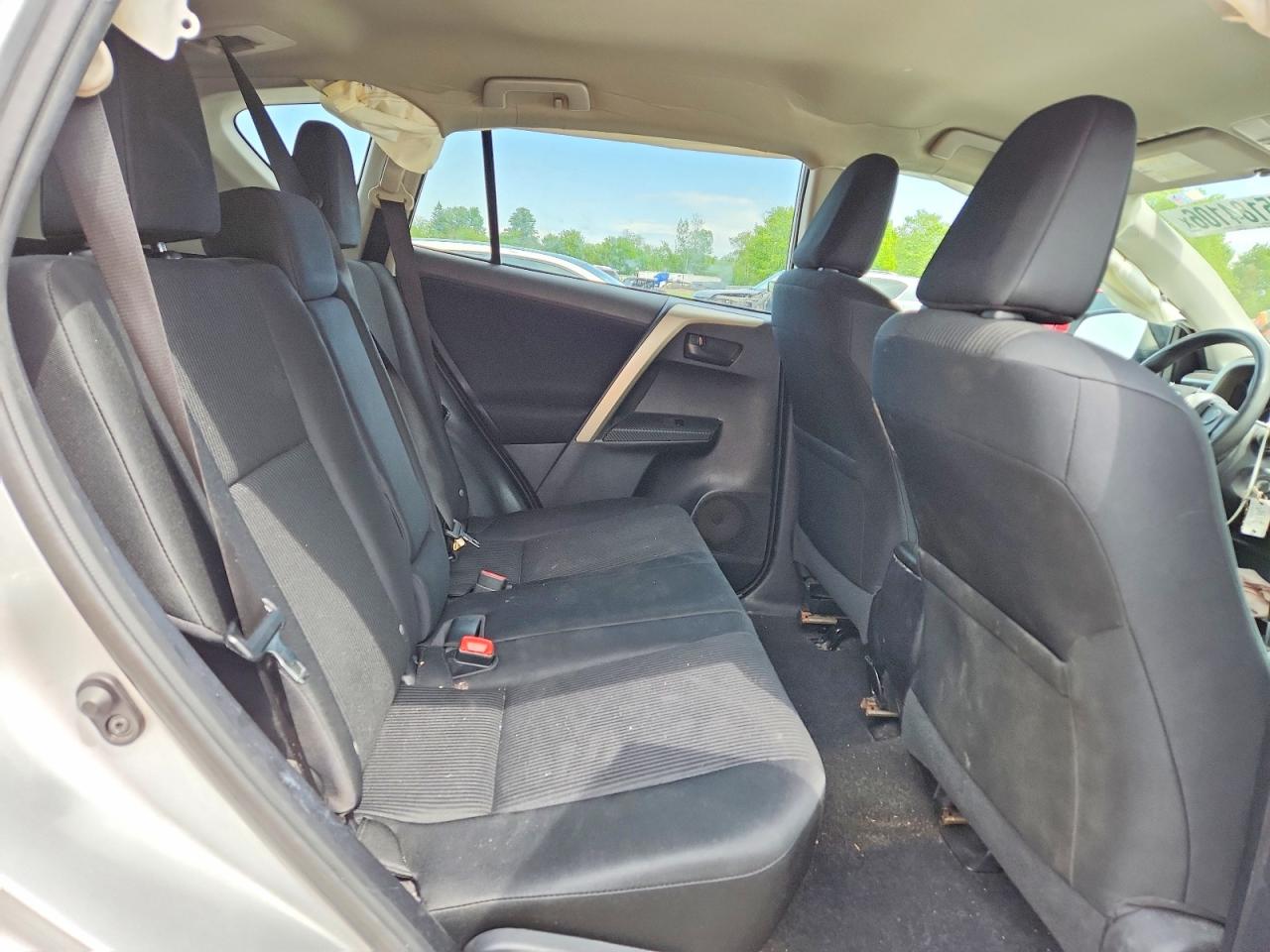 2015 Toyota Rav4 Le Серебряный vin: 2T3BFREVXFW256022