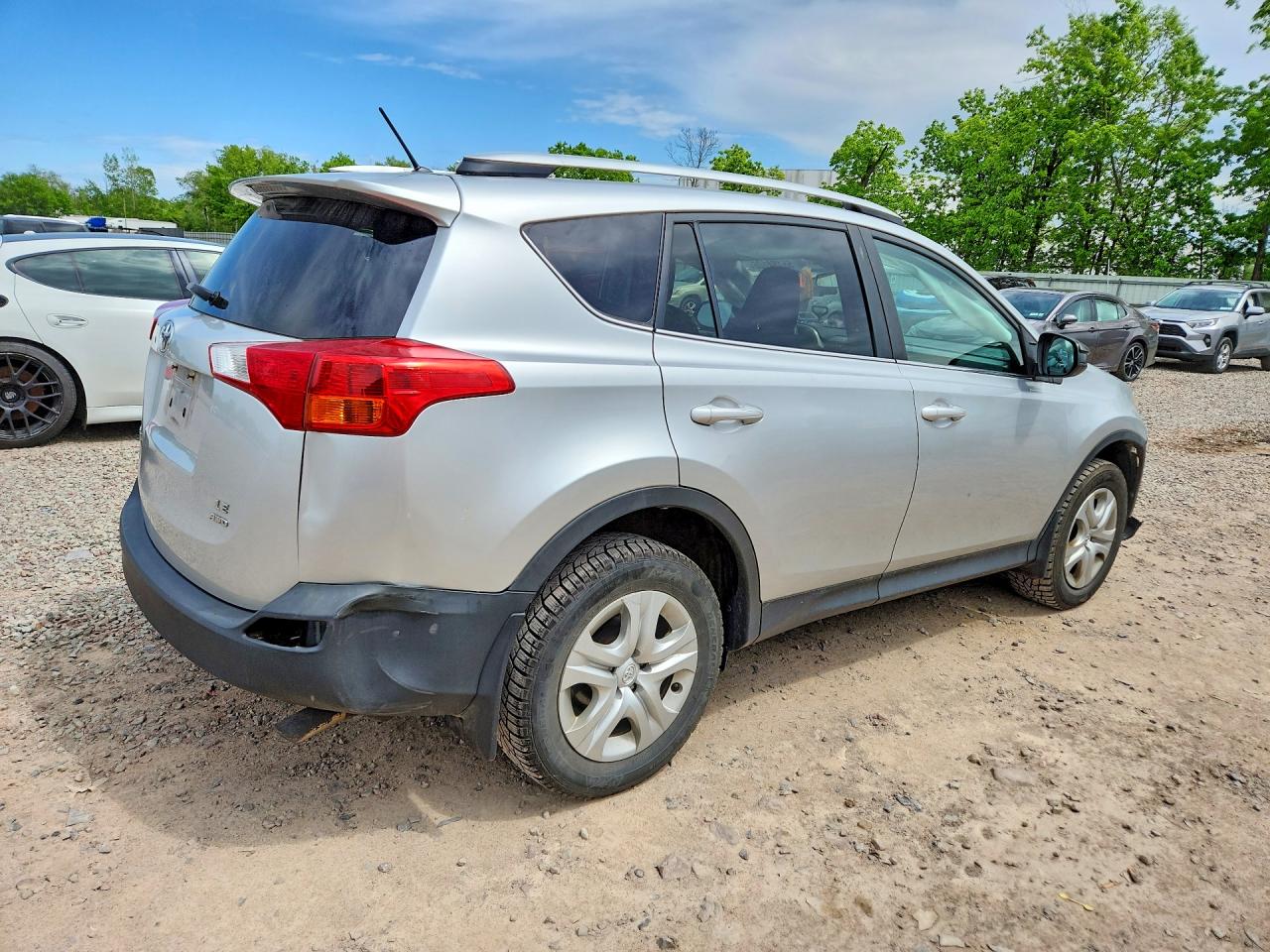 2015 Toyota Rav4 Le Серебряный vin: 2T3BFREVXFW256022