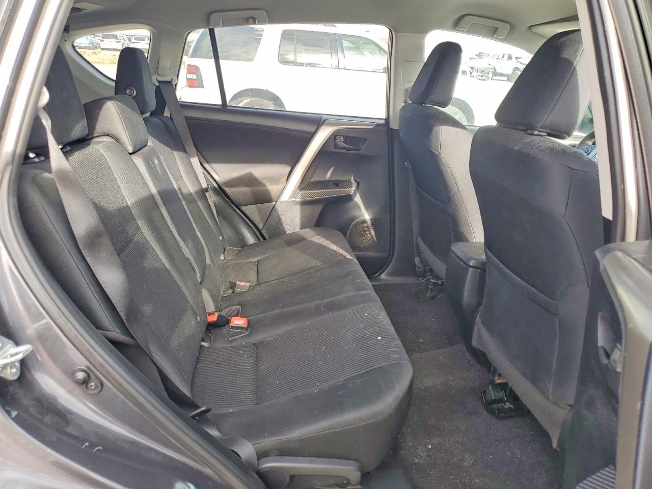 2015 Toyota Rav4 Le Silver vin: 2T3BFREVXFW321337