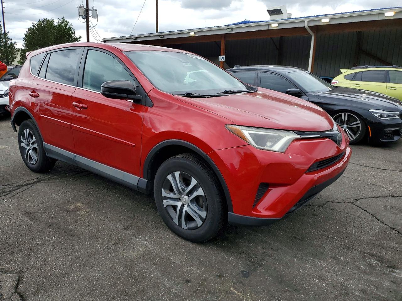 2017 Toyota Rav4 Le Red vin: 2T3BFREVXHW663020