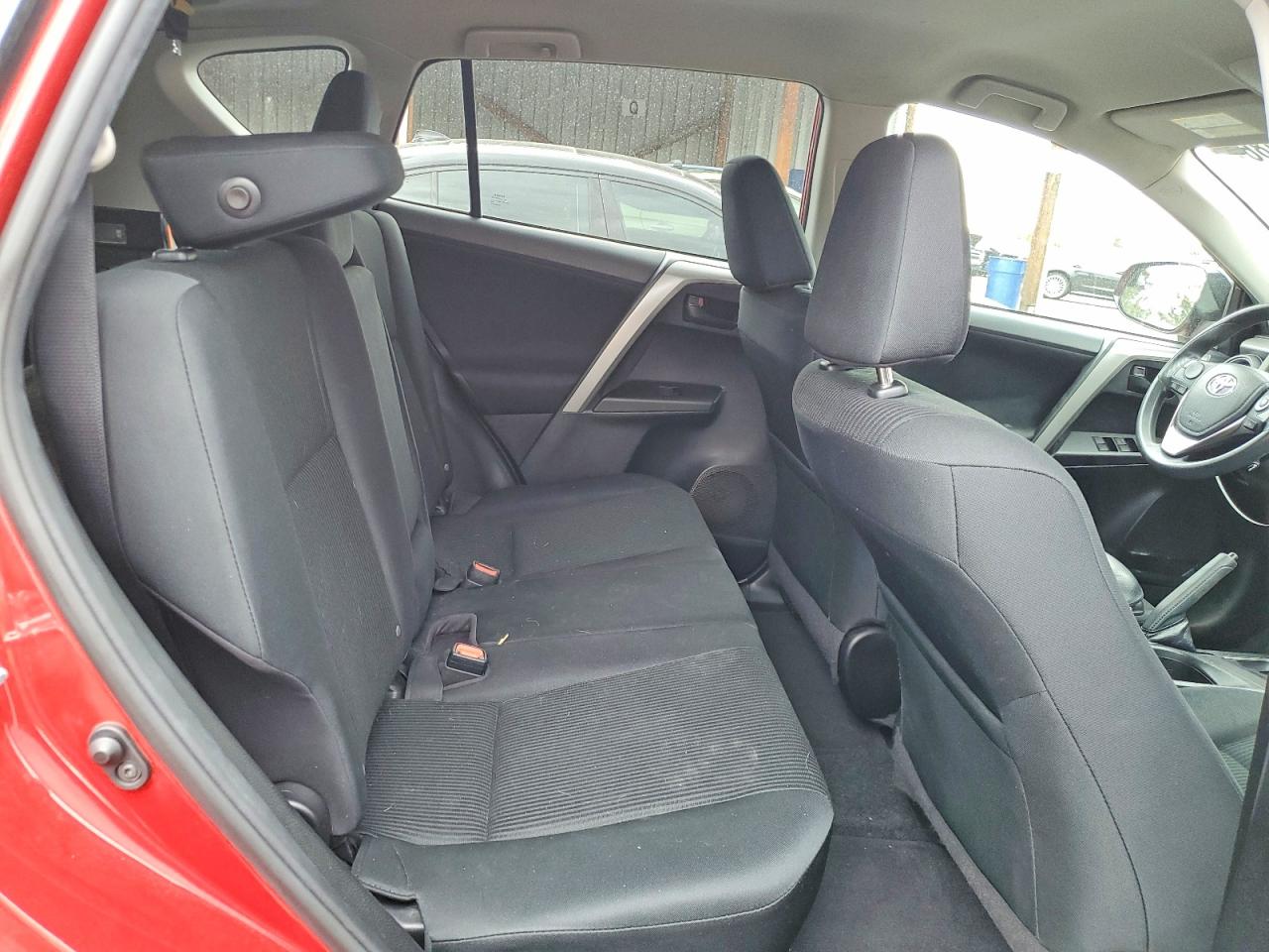 2017 Toyota Rav4 Le Red vin: 2T3BFREVXHW663020