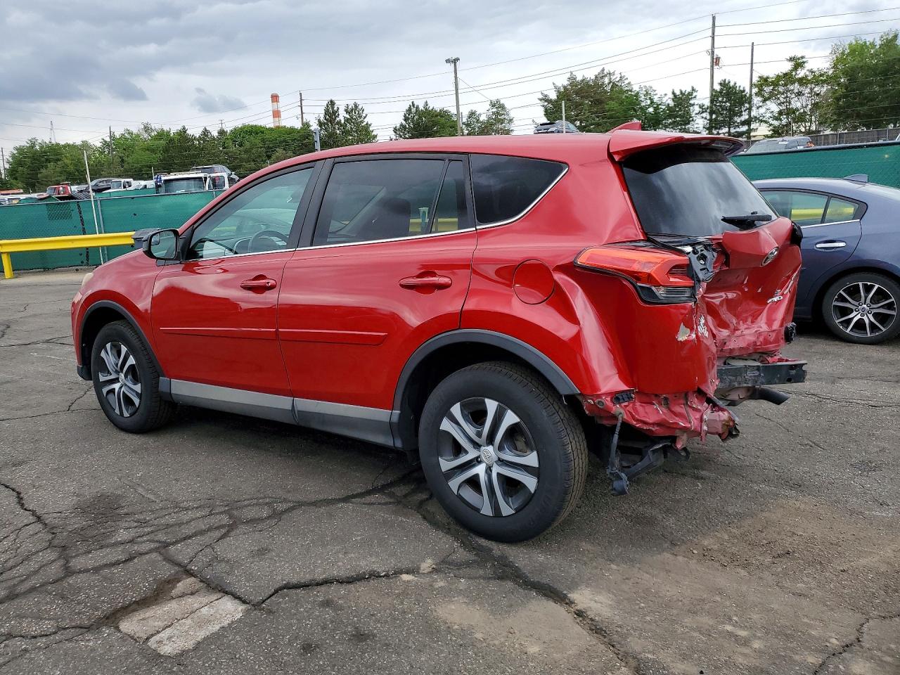 2017 Toyota Rav4 Le Red vin: 2T3BFREVXHW663020