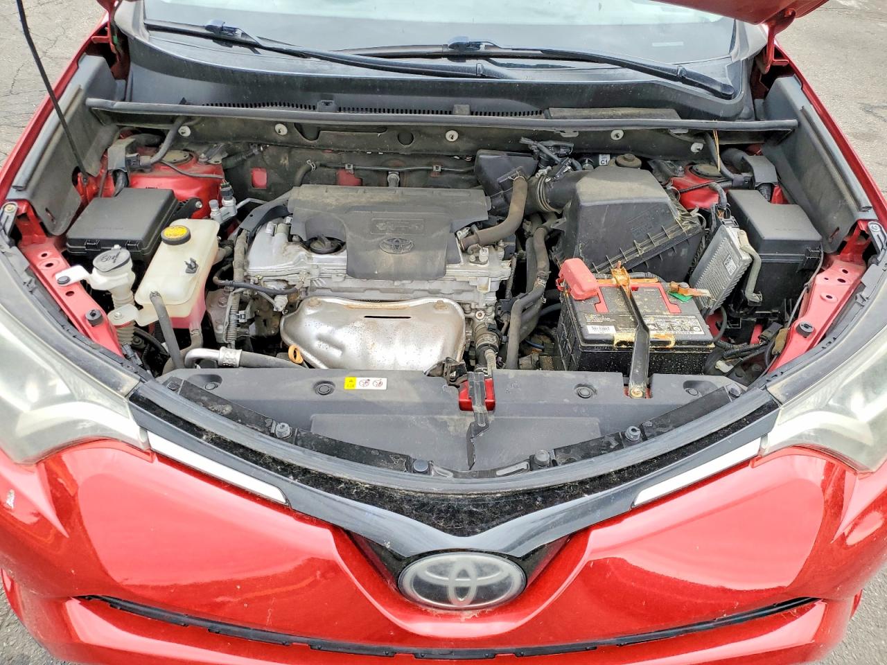 2017 Toyota Rav4 Le Red vin: 2T3BFREVXHW663020