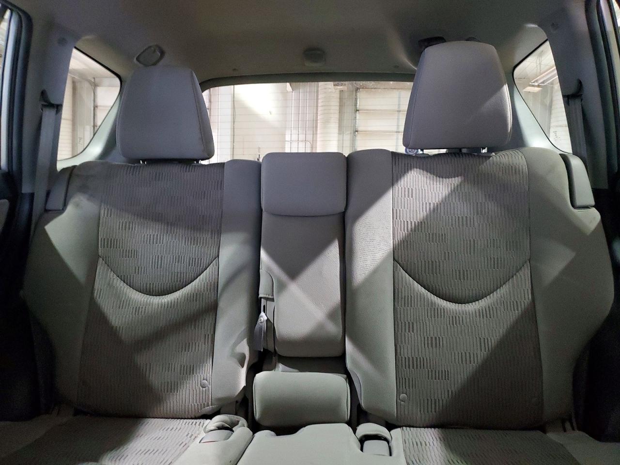 2012 Toyota Rav4 Base White vin: 2T3BK4DV0CW085051
