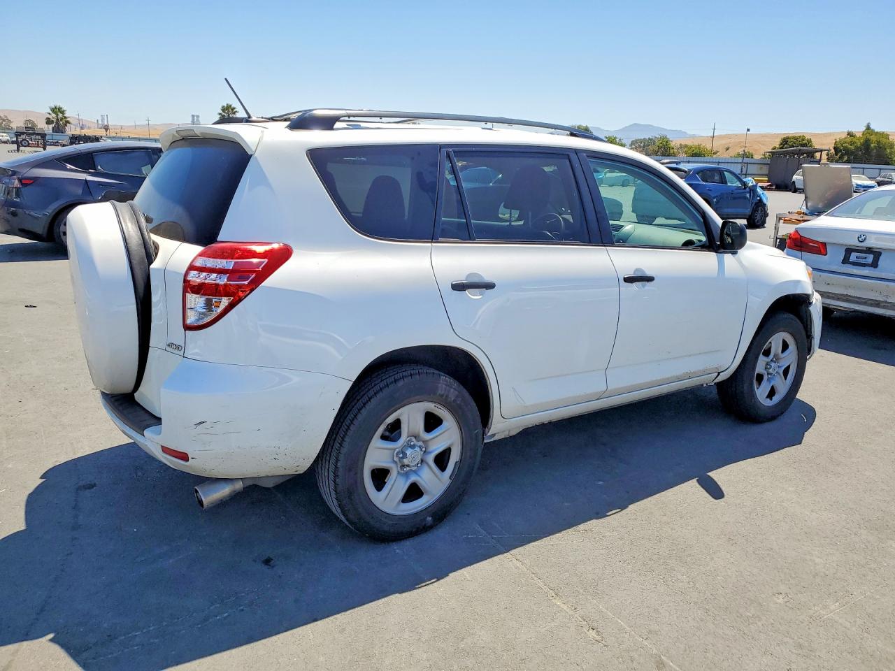 2011 Toyota Rav4 Base Белый vin: 2T3BK4DV5BW060810