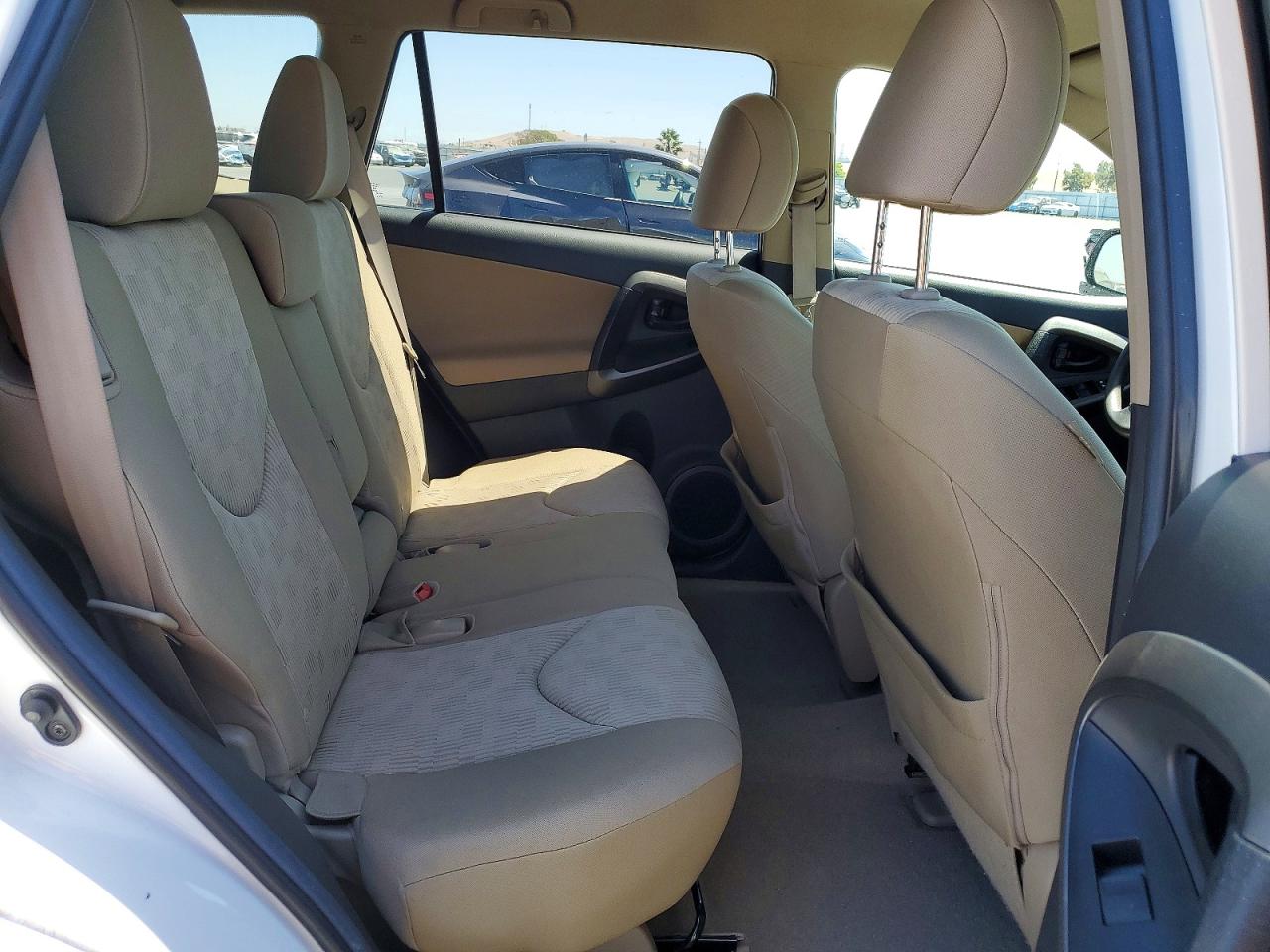 2011 Toyota Rav4 Base Белый vin: 2T3BK4DV5BW060810