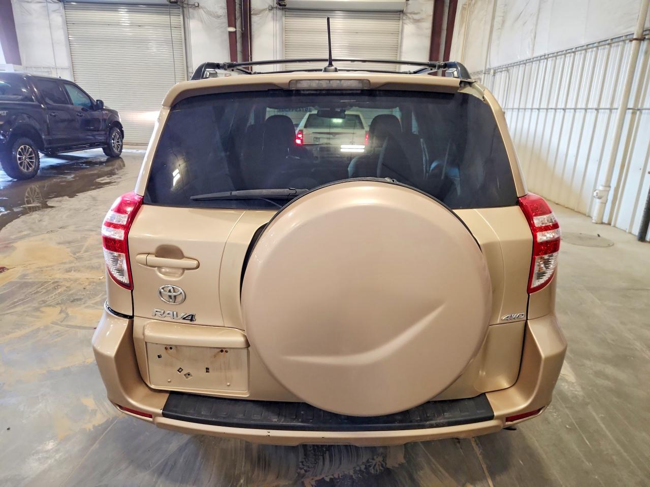 2012 Toyota Rav4 Base Gold vin: 2T3BK4DV7CW090571