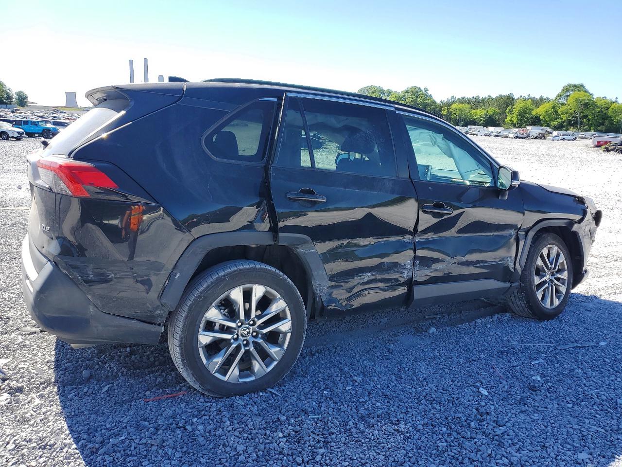 2021 Toyota Rav4 Xle Premium Black vin: 2T3C1RFV2MC148347