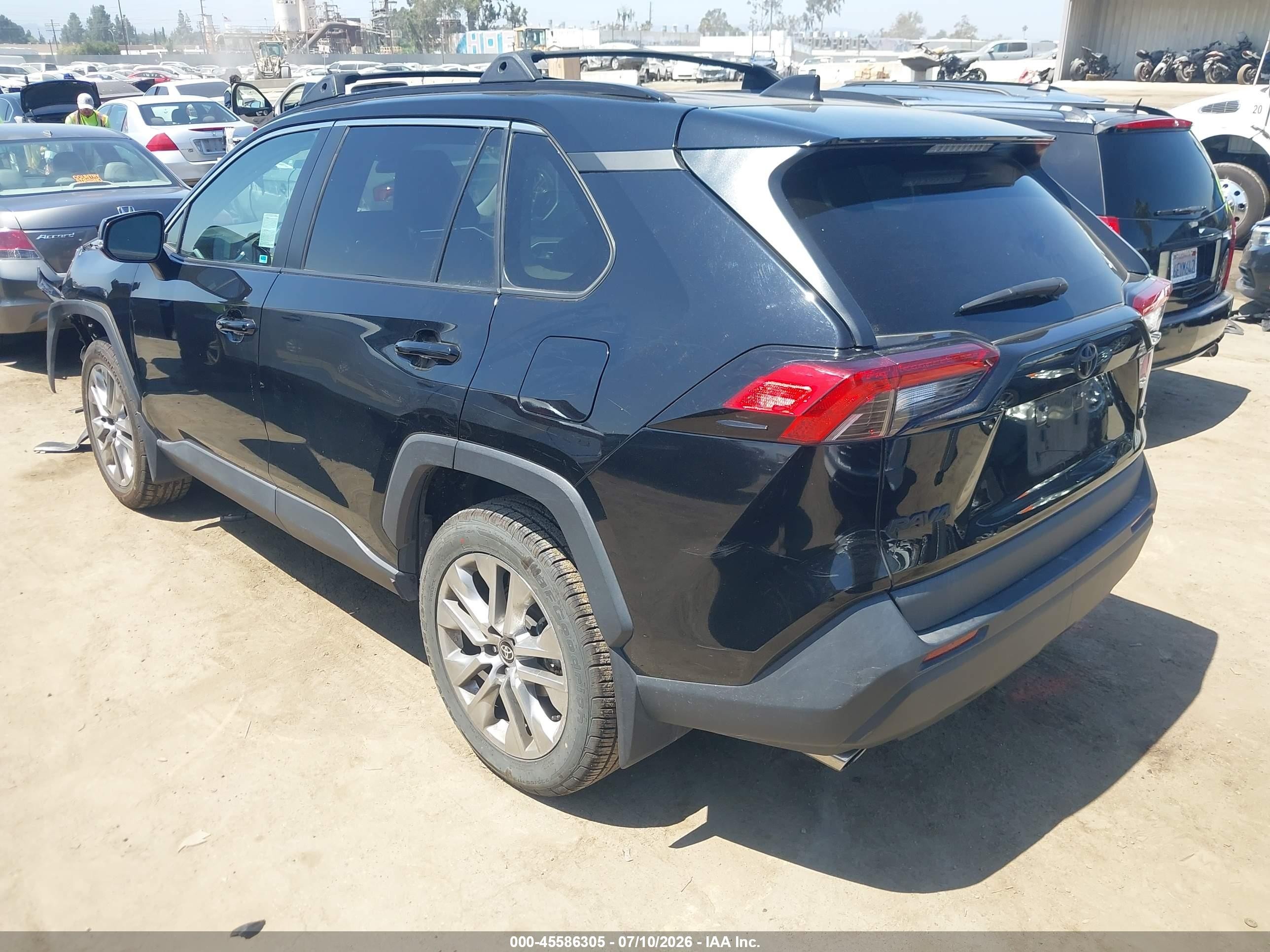 2024 Toyota Rav4 Xle Premium Black vin: 2T3C1RFV2RC258502
