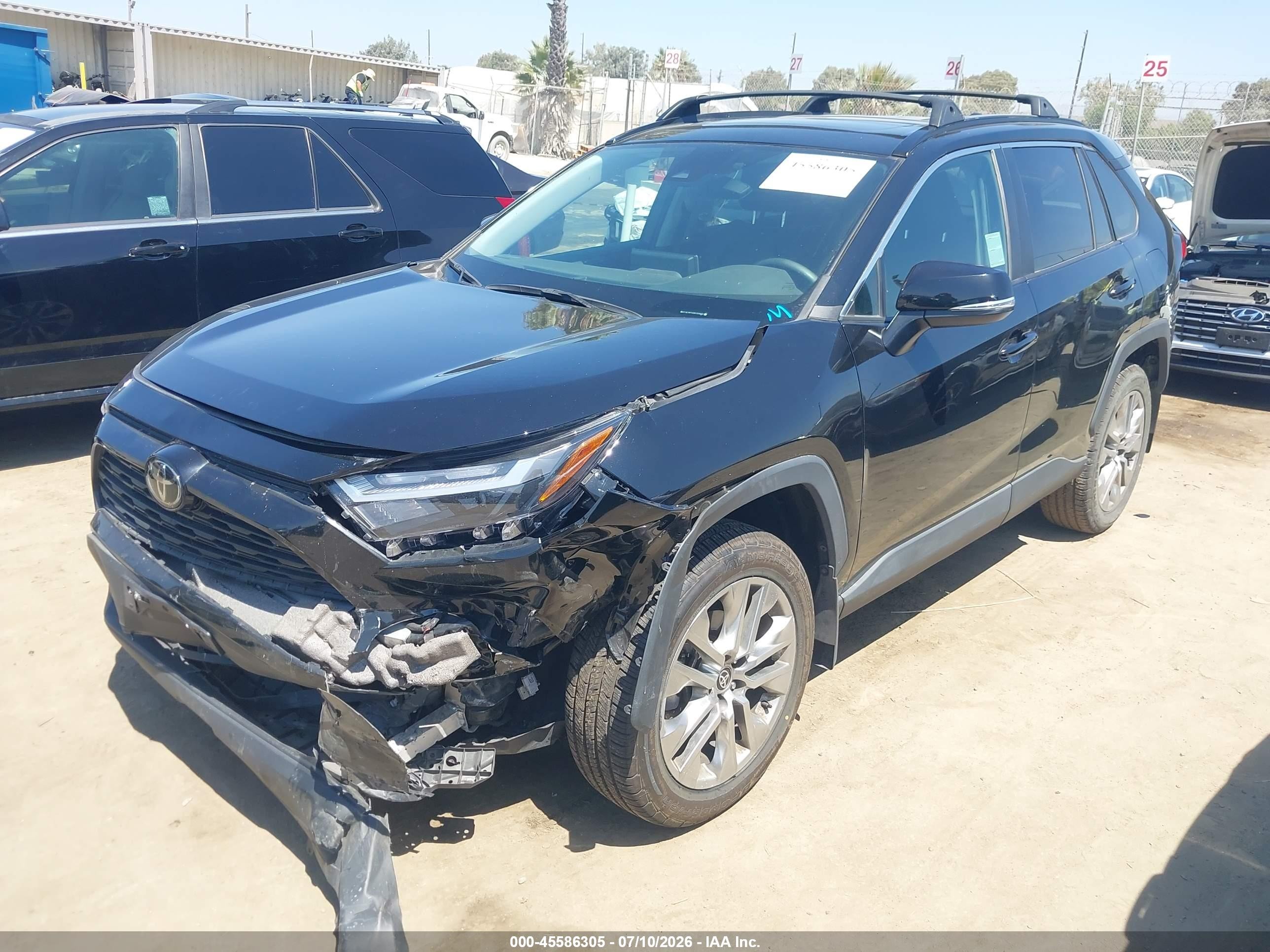 2024 Toyota Rav4 Xle Premium Black vin: 2T3C1RFV2RC258502