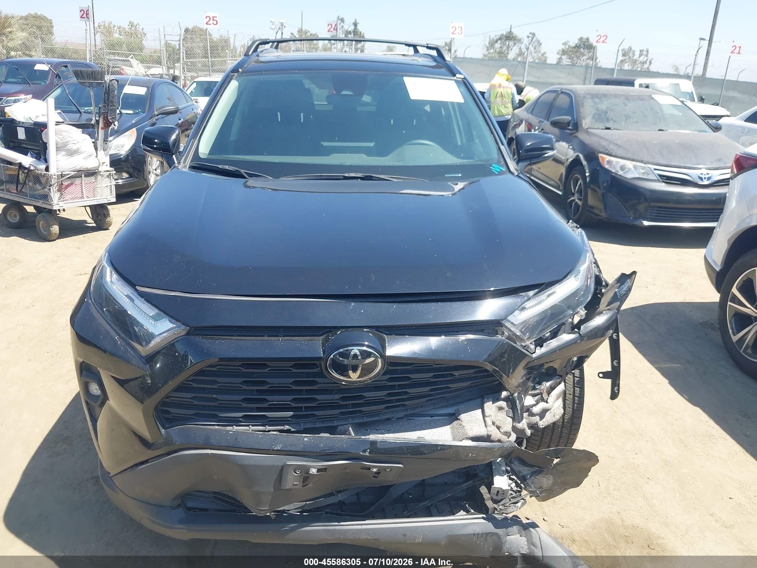 2024 Toyota Rav4 Xle Premium Black vin: 2T3C1RFV2RC258502