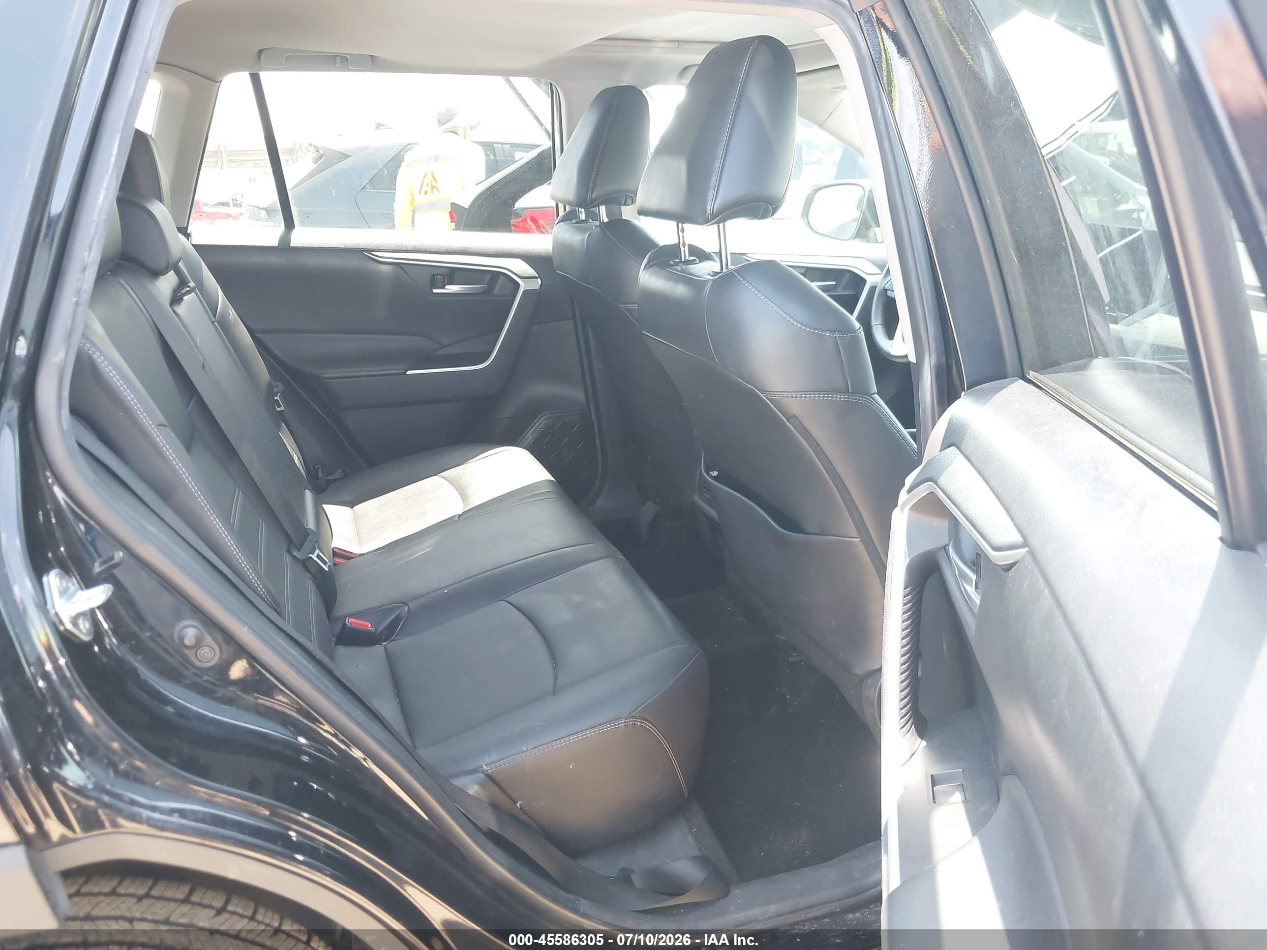 2024 Toyota Rav4 Xle Premium Black vin: 2T3C1RFV2RC258502