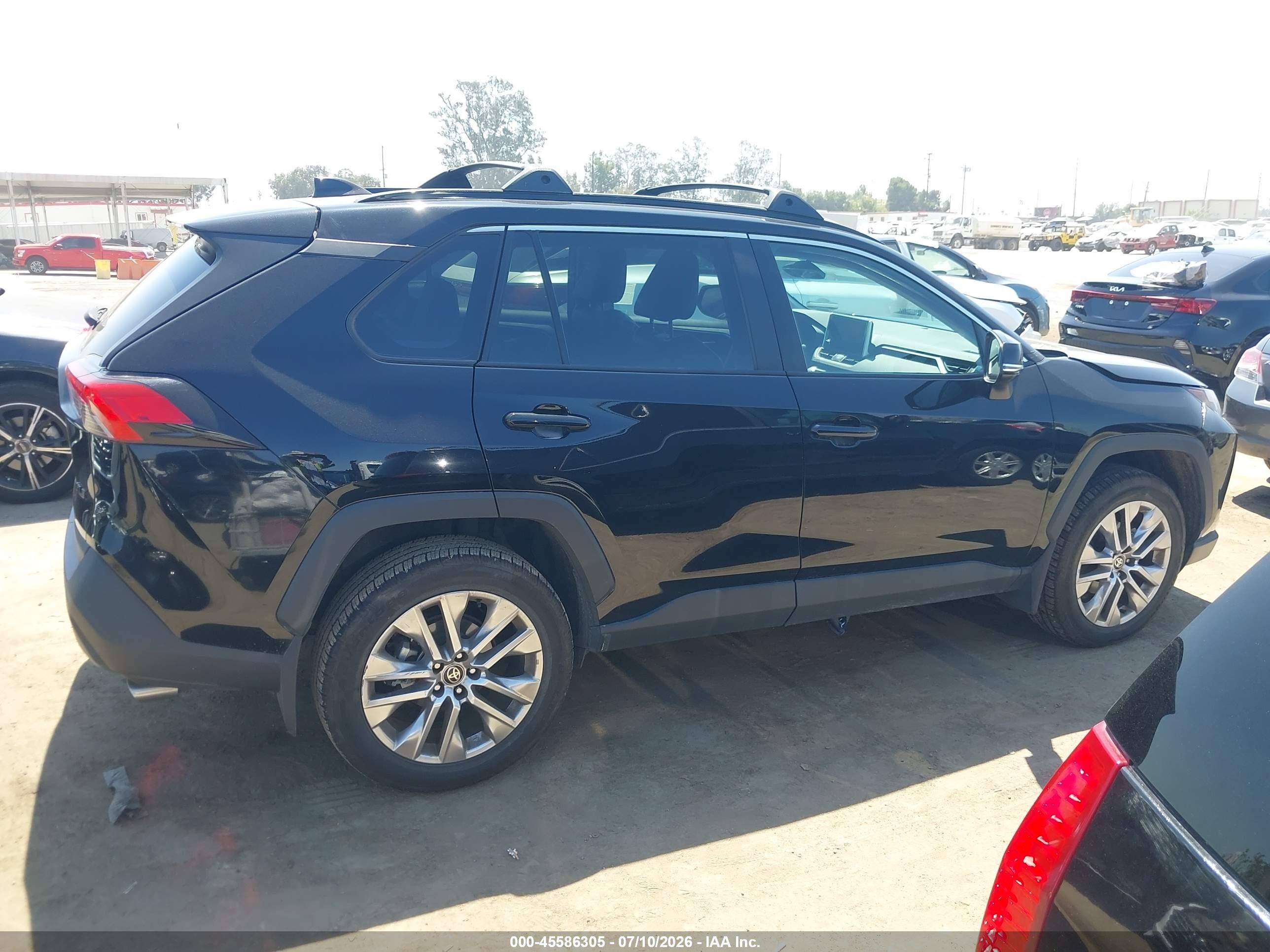 2024 Toyota Rav4 Xle Premium Black vin: 2T3C1RFV2RC258502