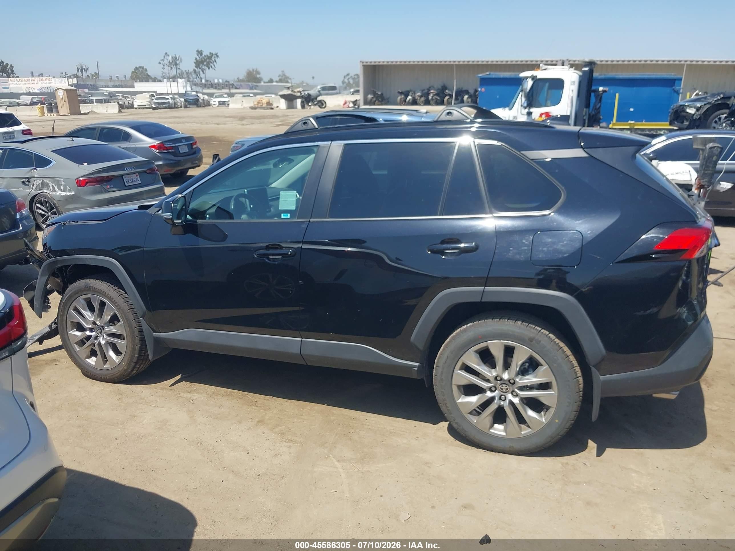 2024 Toyota Rav4 Xle Premium Black vin: 2T3C1RFV2RC258502