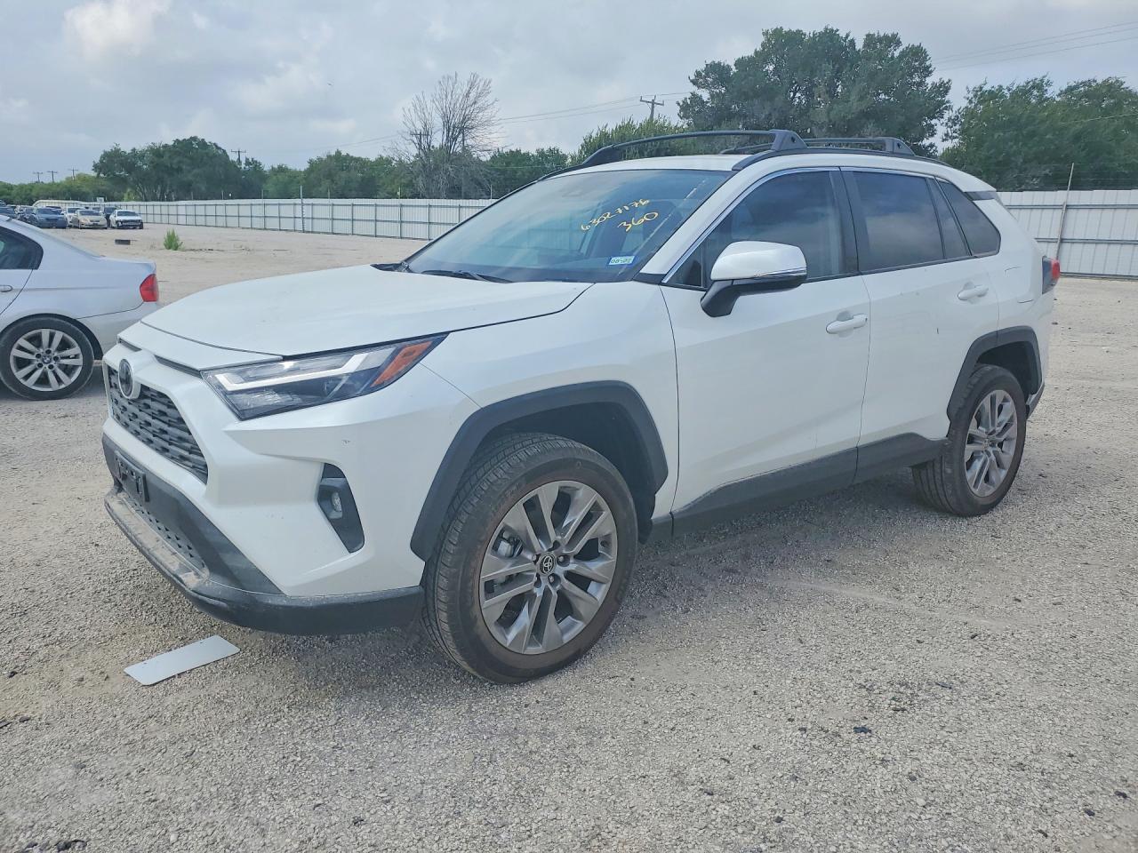 2025 Toyota Rav4 Xle Premium Белый vin: 2T3C1RFV2SW417071