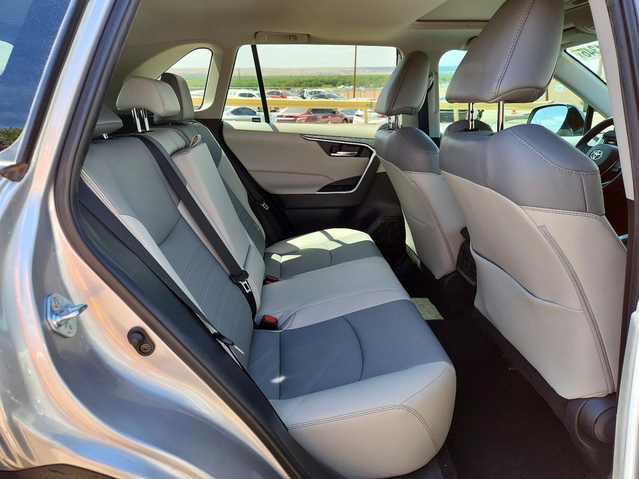 2021 Toyota Rav4 Xle Premium Silver vin: 2T3C1RFV3MC118631