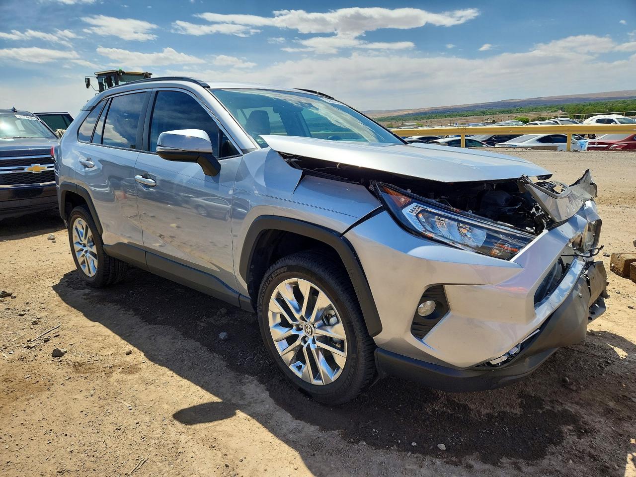 2021 Toyota Rav4 Xle Premium Silver vin: 2T3C1RFV3MC118631