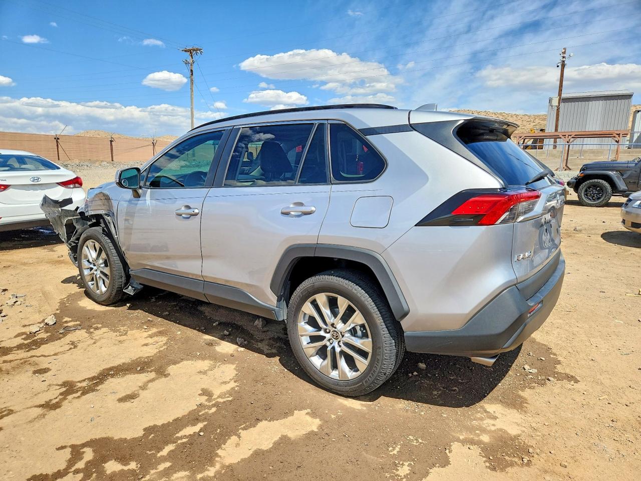 2021 Toyota Rav4 Xle Premium Silver vin: 2T3C1RFV3MC118631