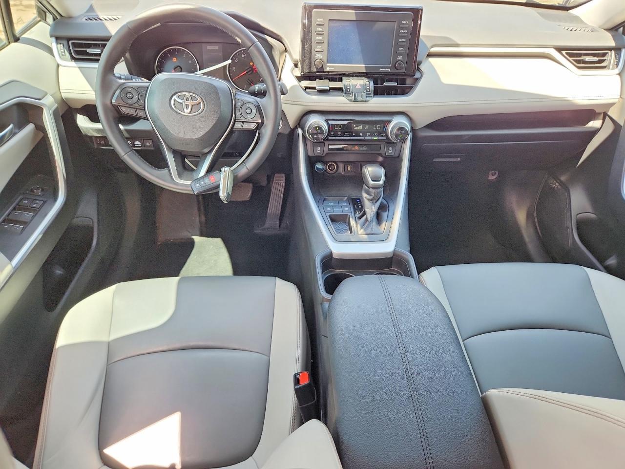 2021 Toyota Rav4 Xle Premium Silver vin: 2T3C1RFV3MC118631