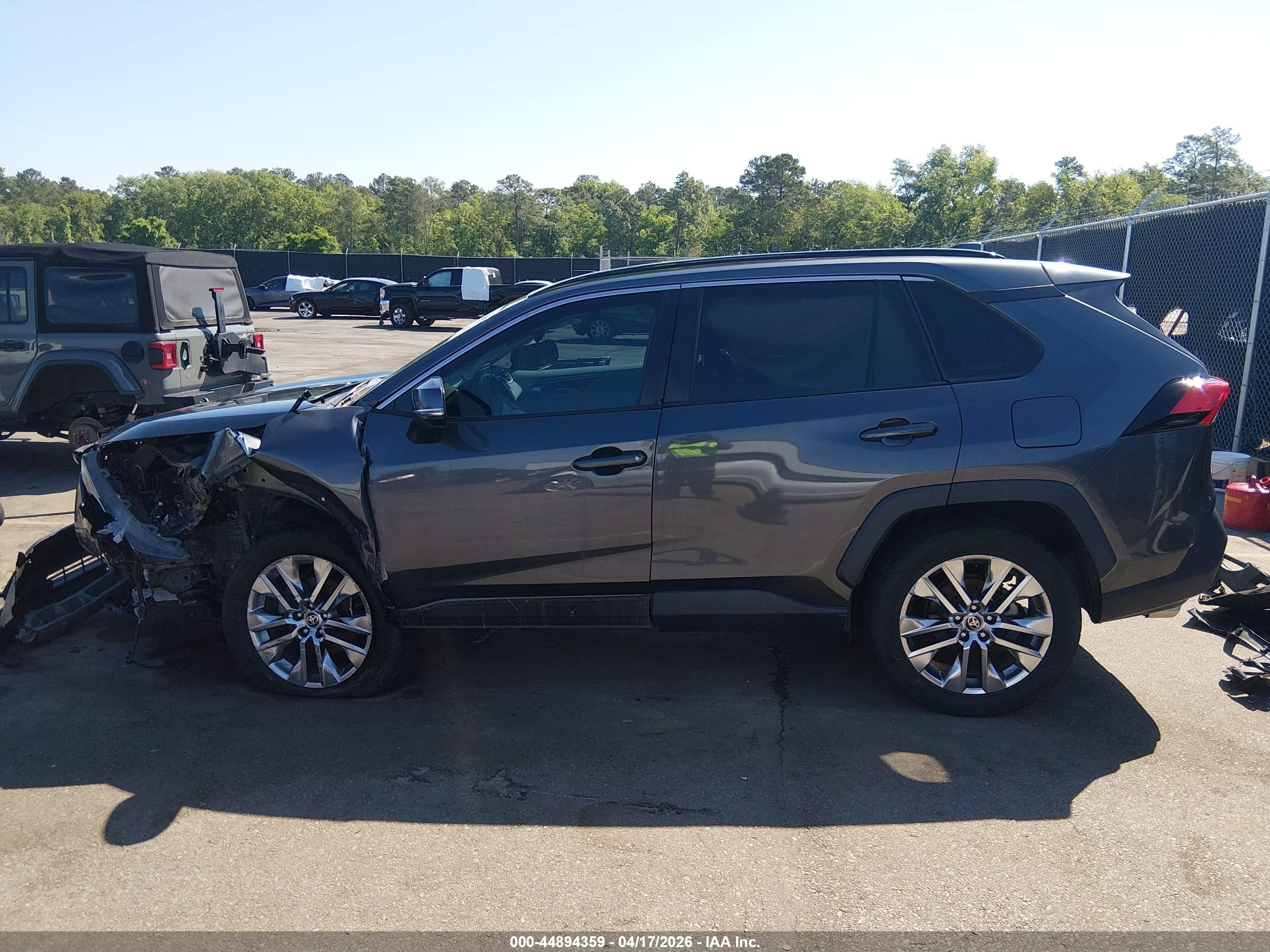 2021 Toyota Rav4 Xle Premium Gray vin: 2T3C1RFV4MC130366